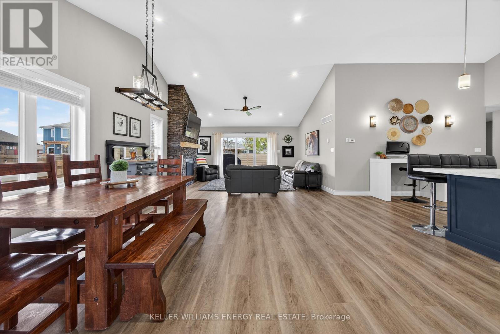 67 FARRINGTON CRESCENT - 10