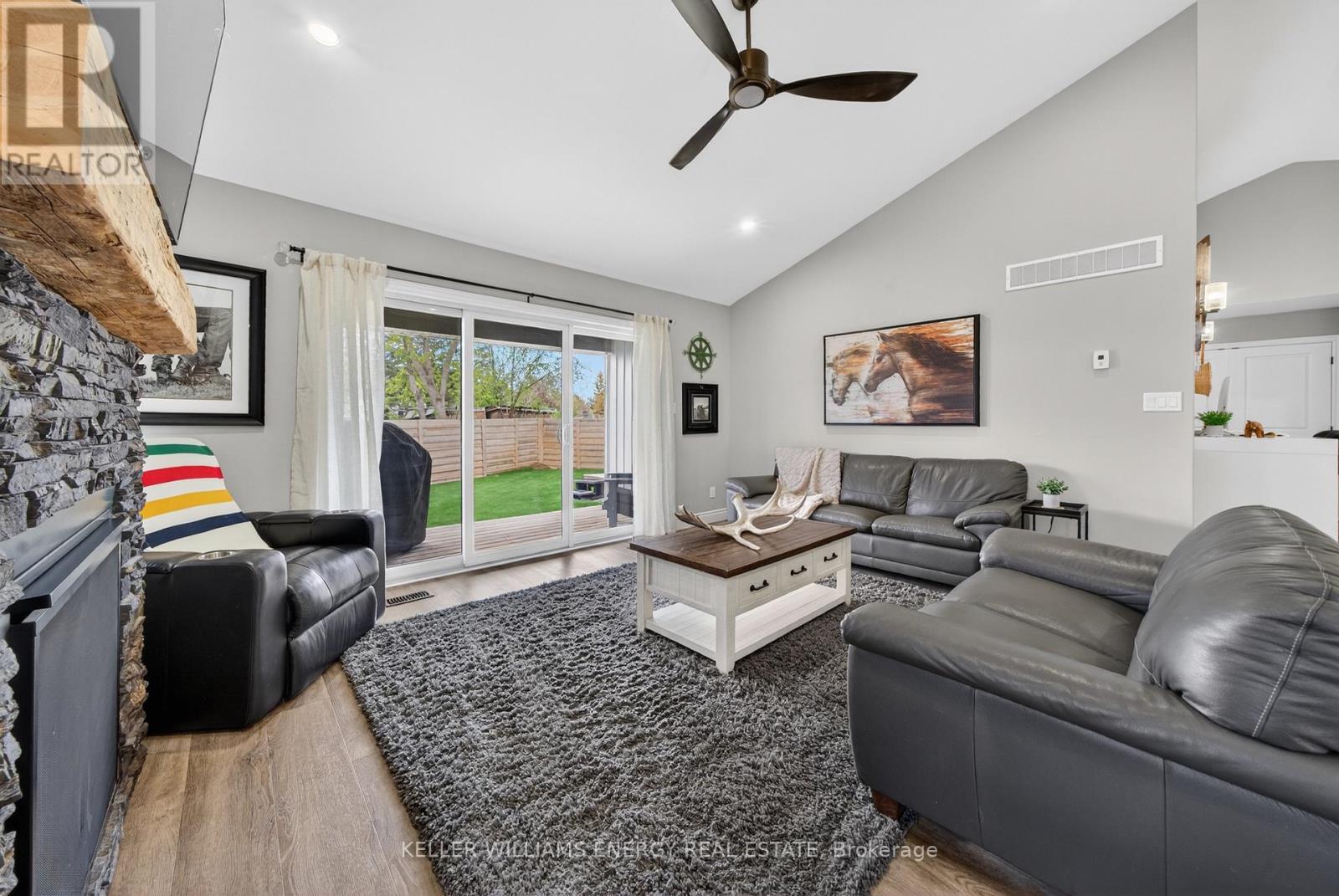 67 FARRINGTON CRESCENT - 14
