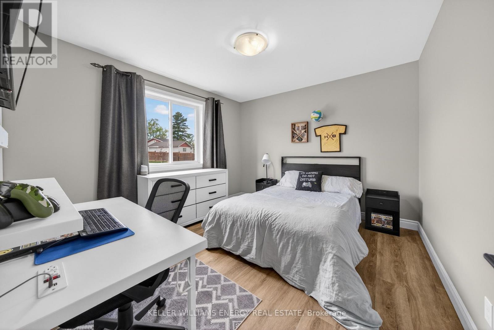 67 FARRINGTON CRESCENT - 19
