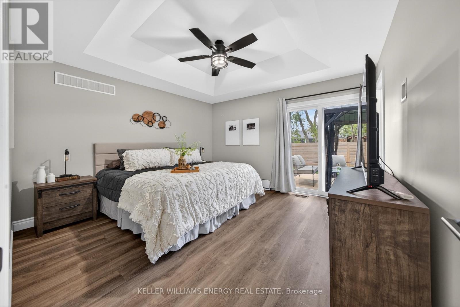 67 FARRINGTON CRESCENT - 22