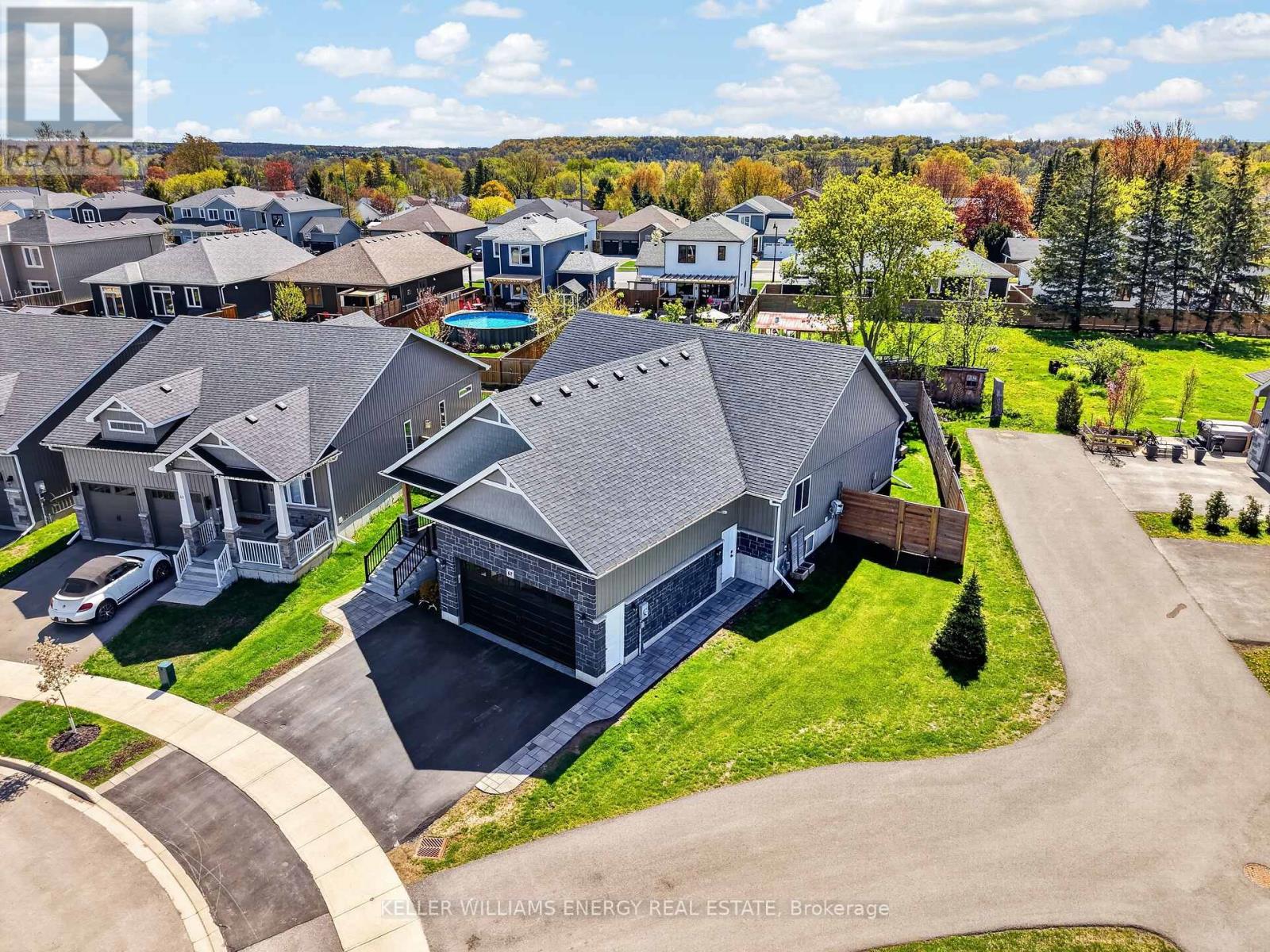 67 FARRINGTON CRESCENT - 3