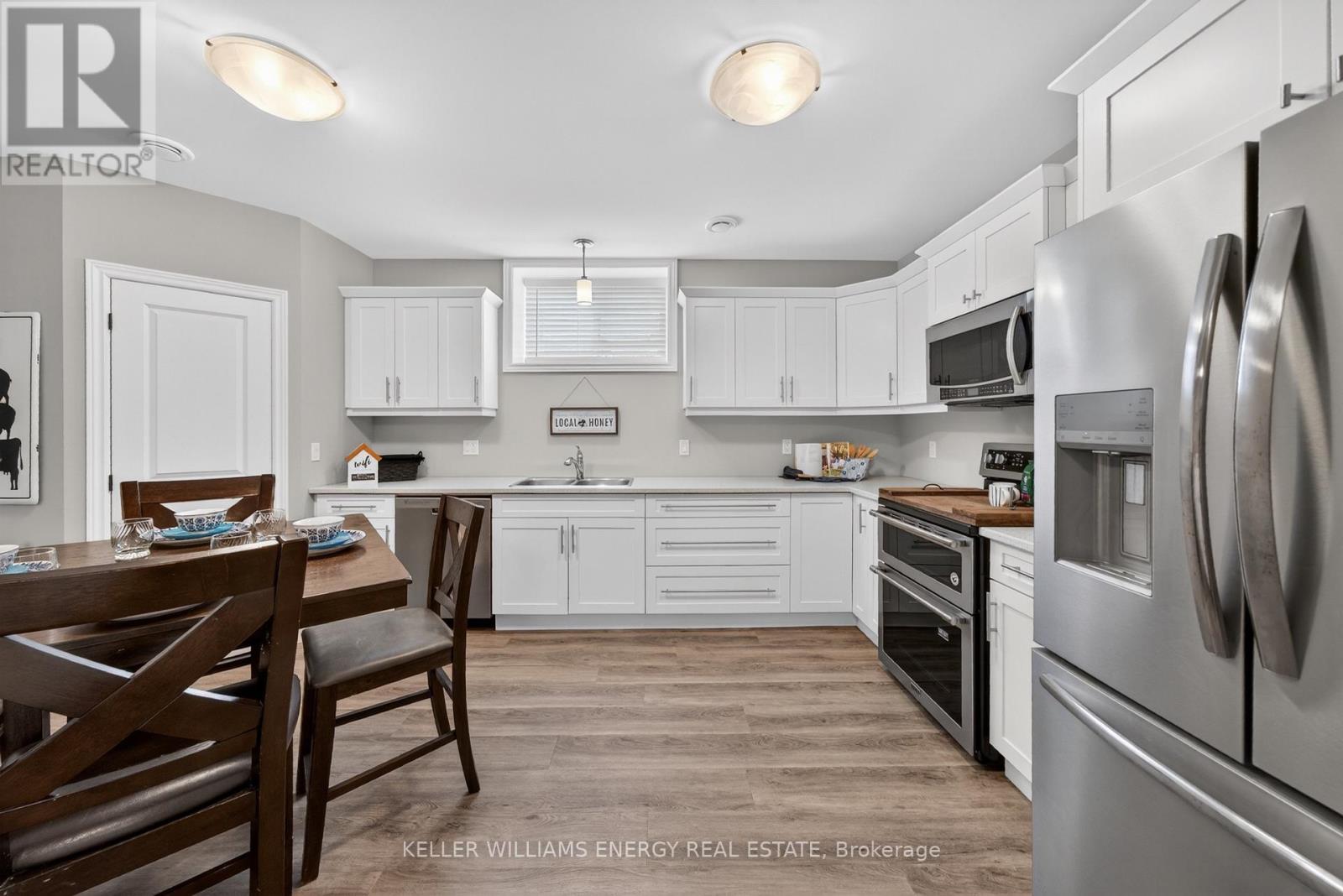 67 FARRINGTON CRESCENT - 33