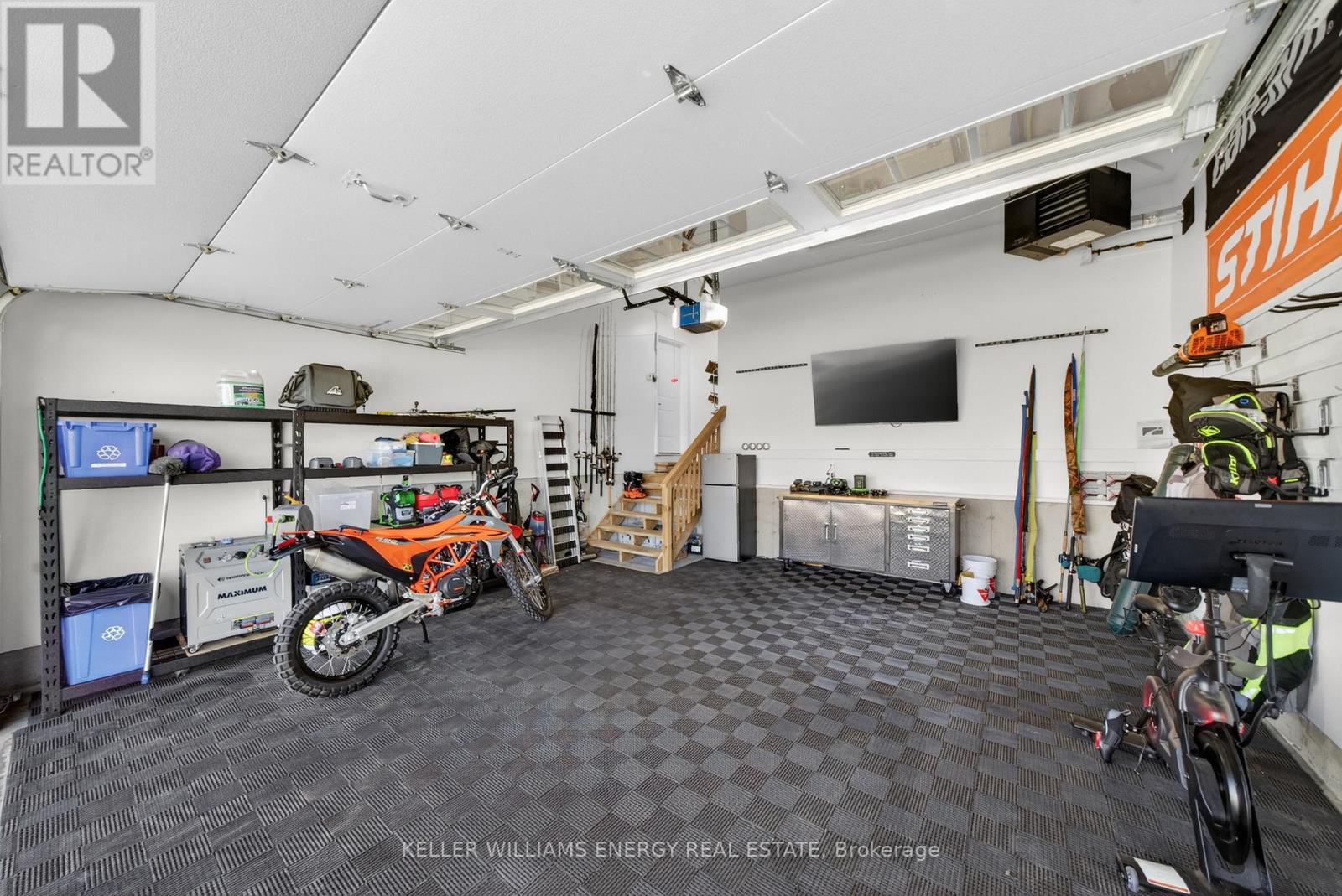 67 FARRINGTON CRESCENT - 43