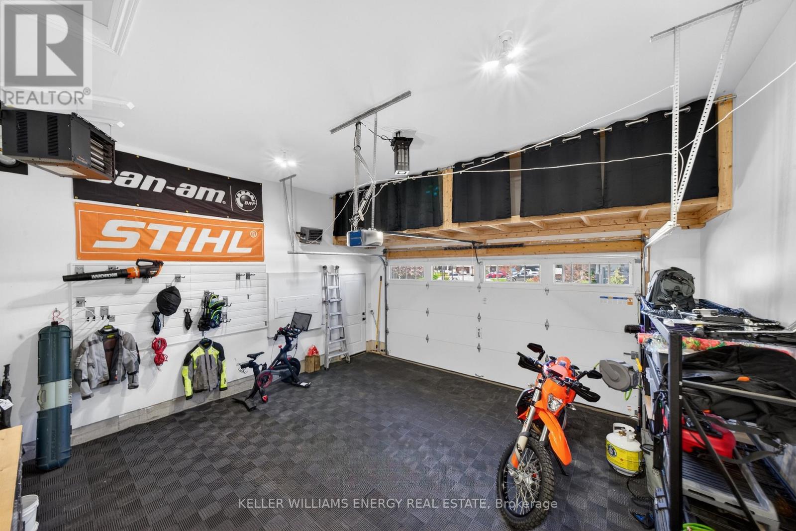 67 FARRINGTON CRESCENT - 44