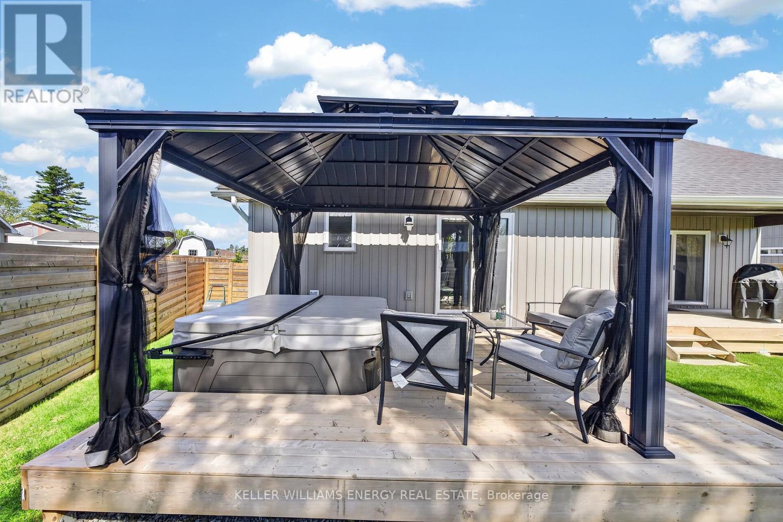 67 FARRINGTON CRESCENT - 47