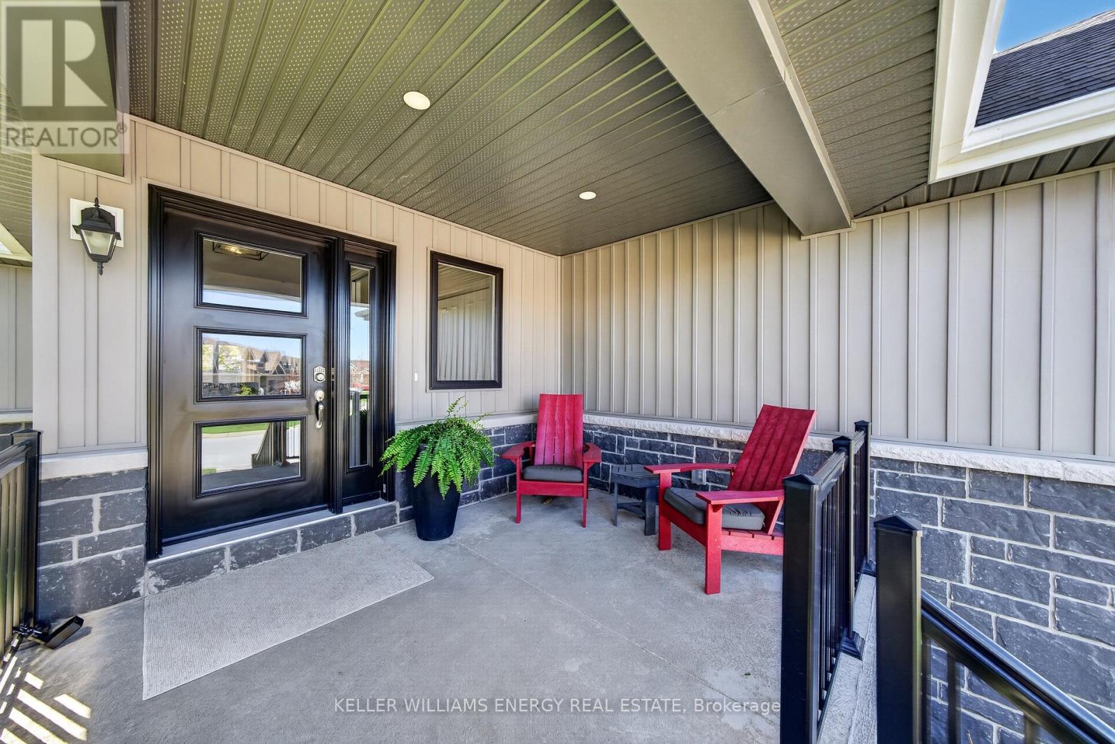 67 FARRINGTON CRESCENT - 7