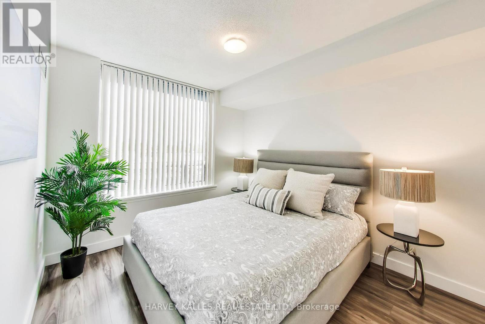 #401 1369 BLOOR STREET W - 19