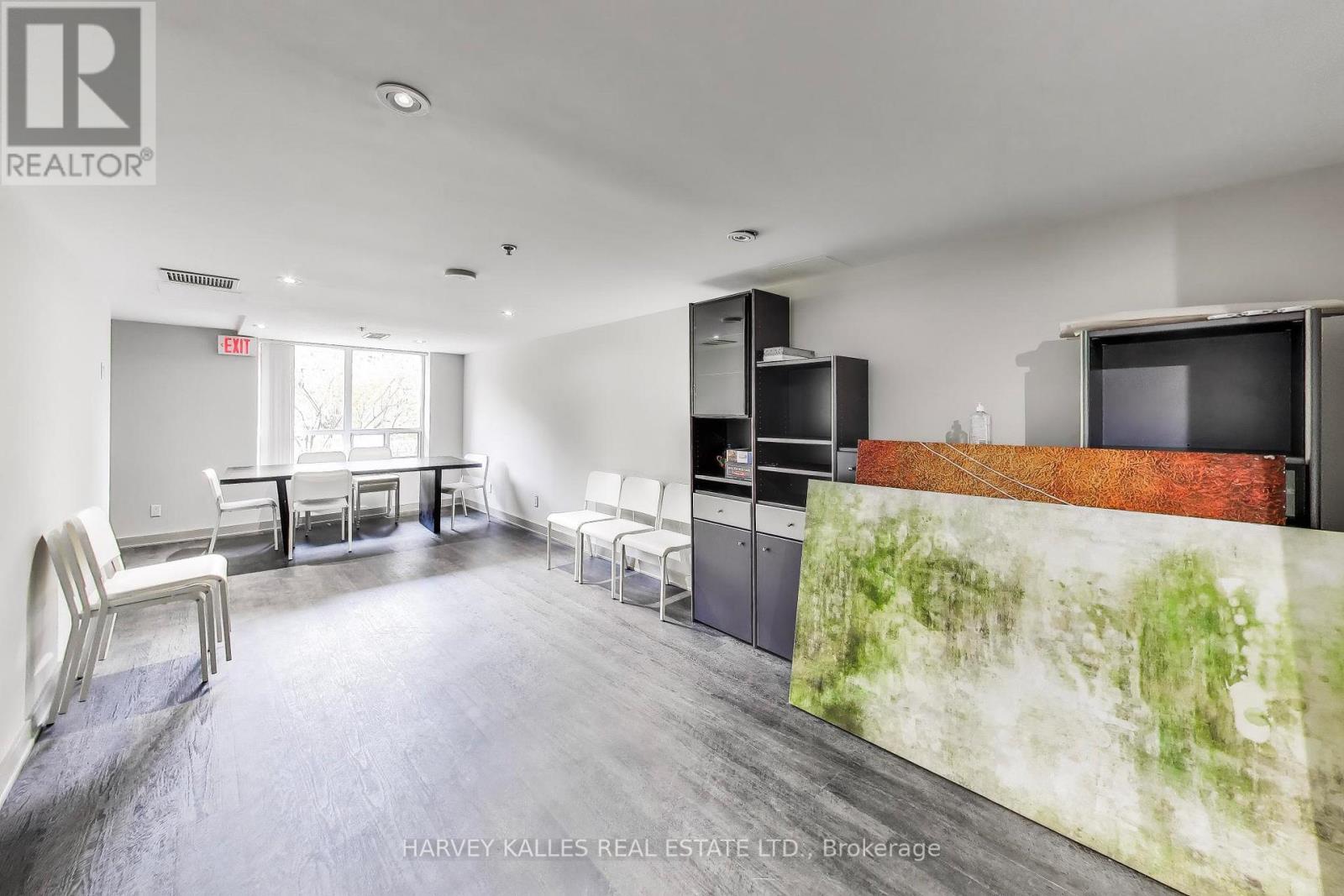 #401 1369 BLOOR STREET W - 28