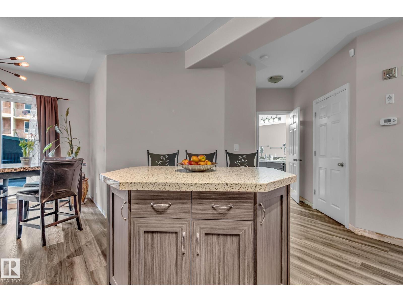 #104 10046 110 ST NW, Edmonton