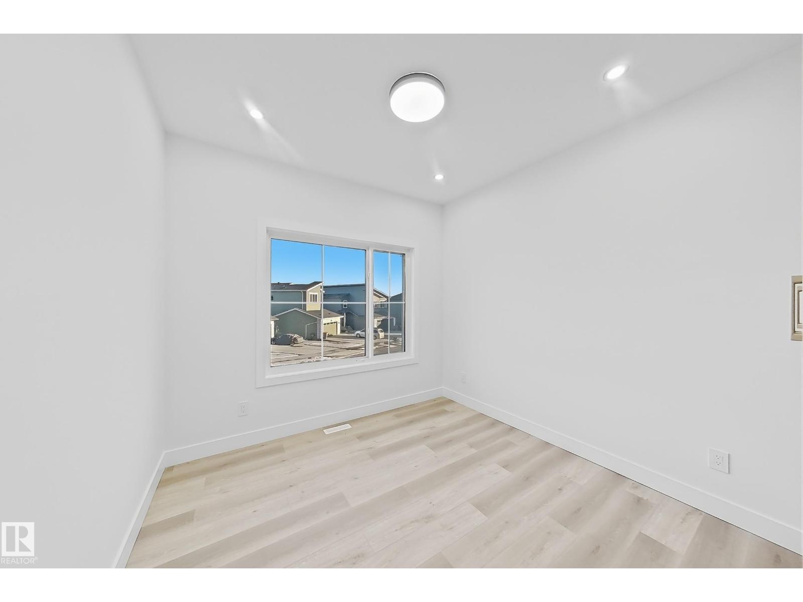 1738 62 AV NE - 23