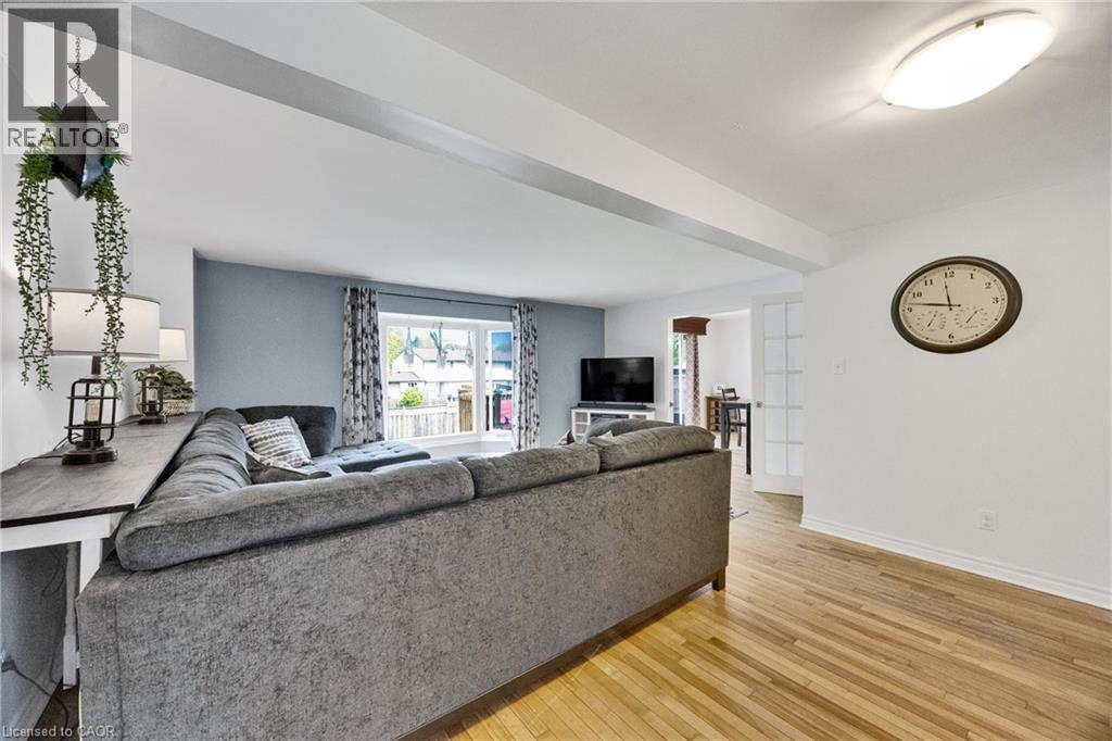 220 ROSEBANK Place - 11