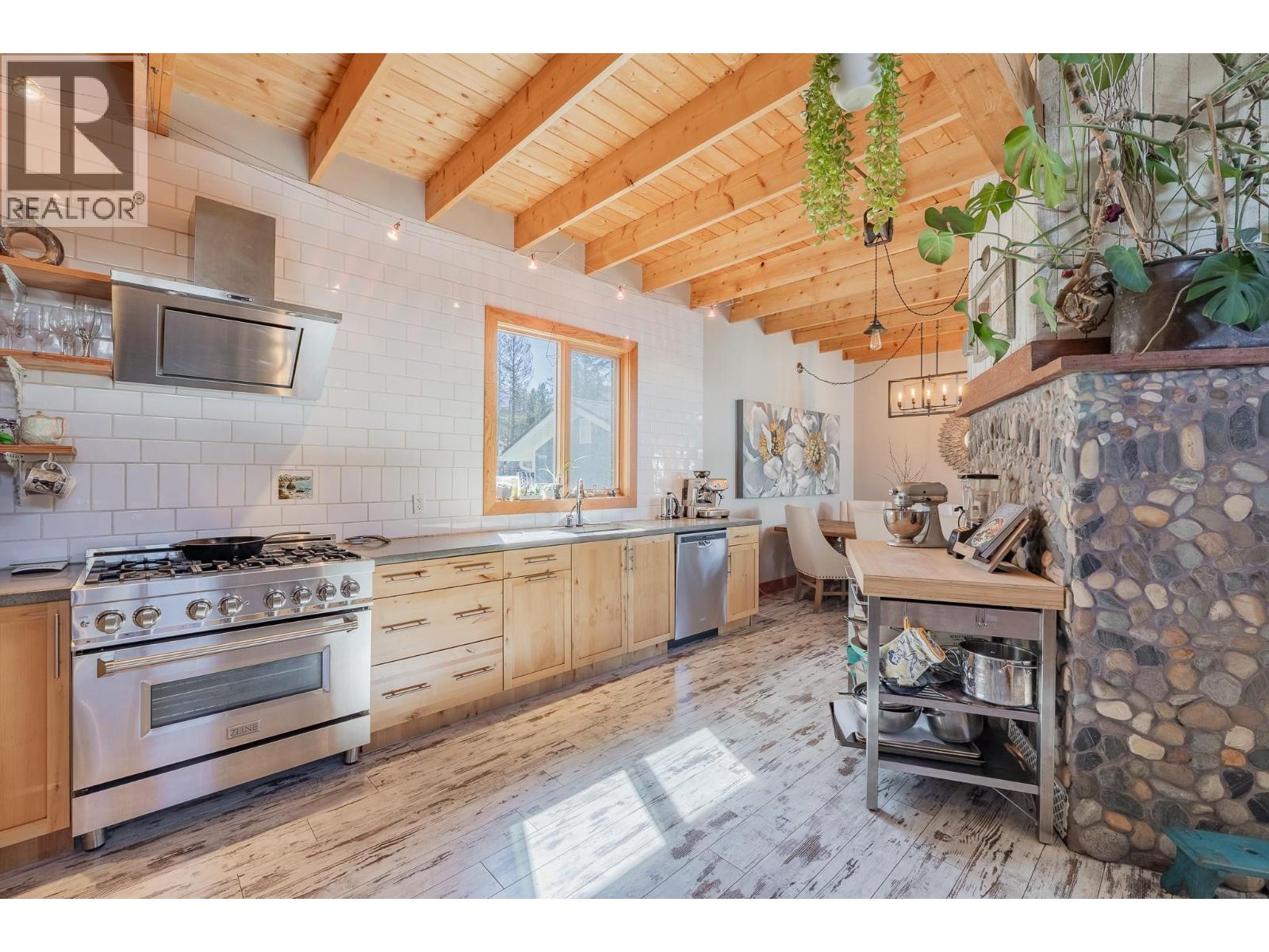 1373 Canterbury Way, Invermere