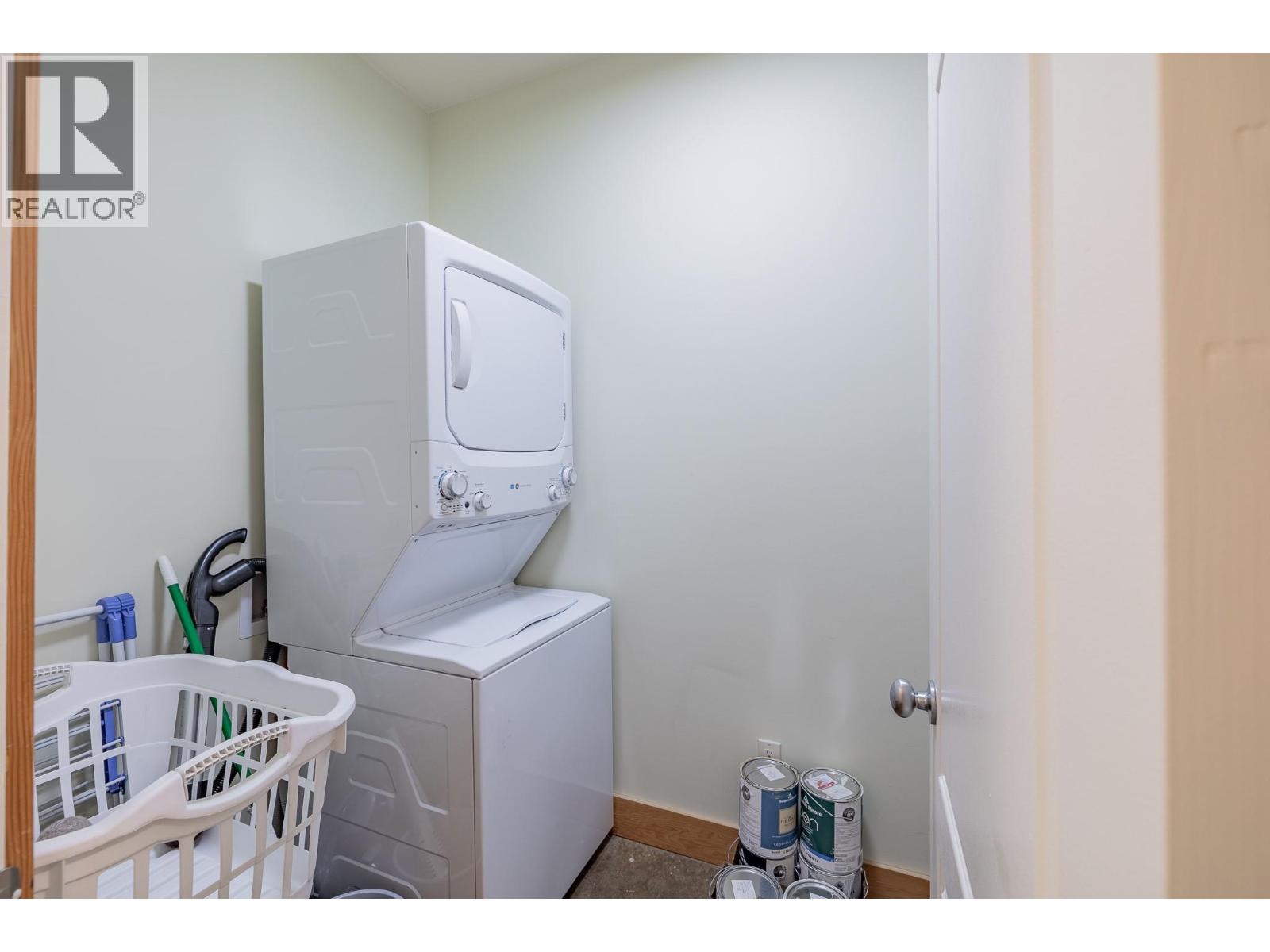 1373 Canterbury Way, Invermere