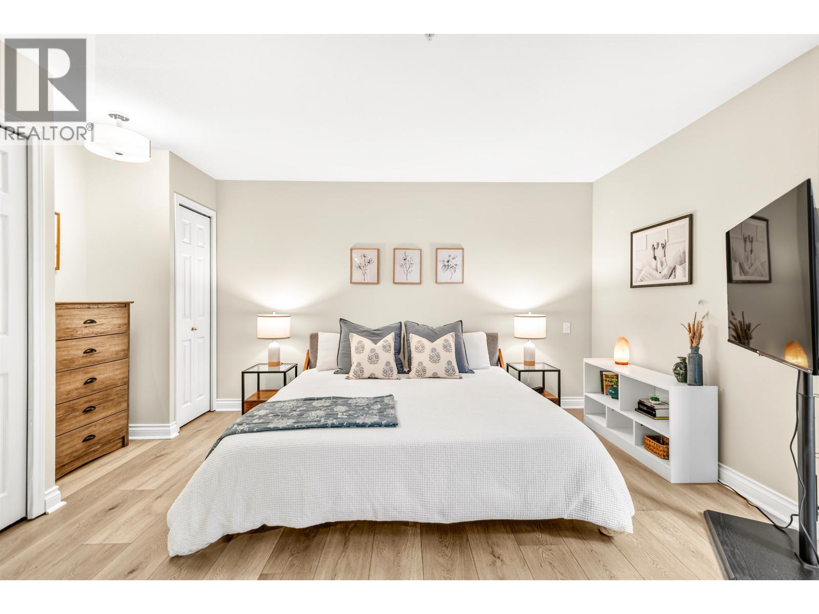 121 5780 TRAIL AVENUE, Sechelt
