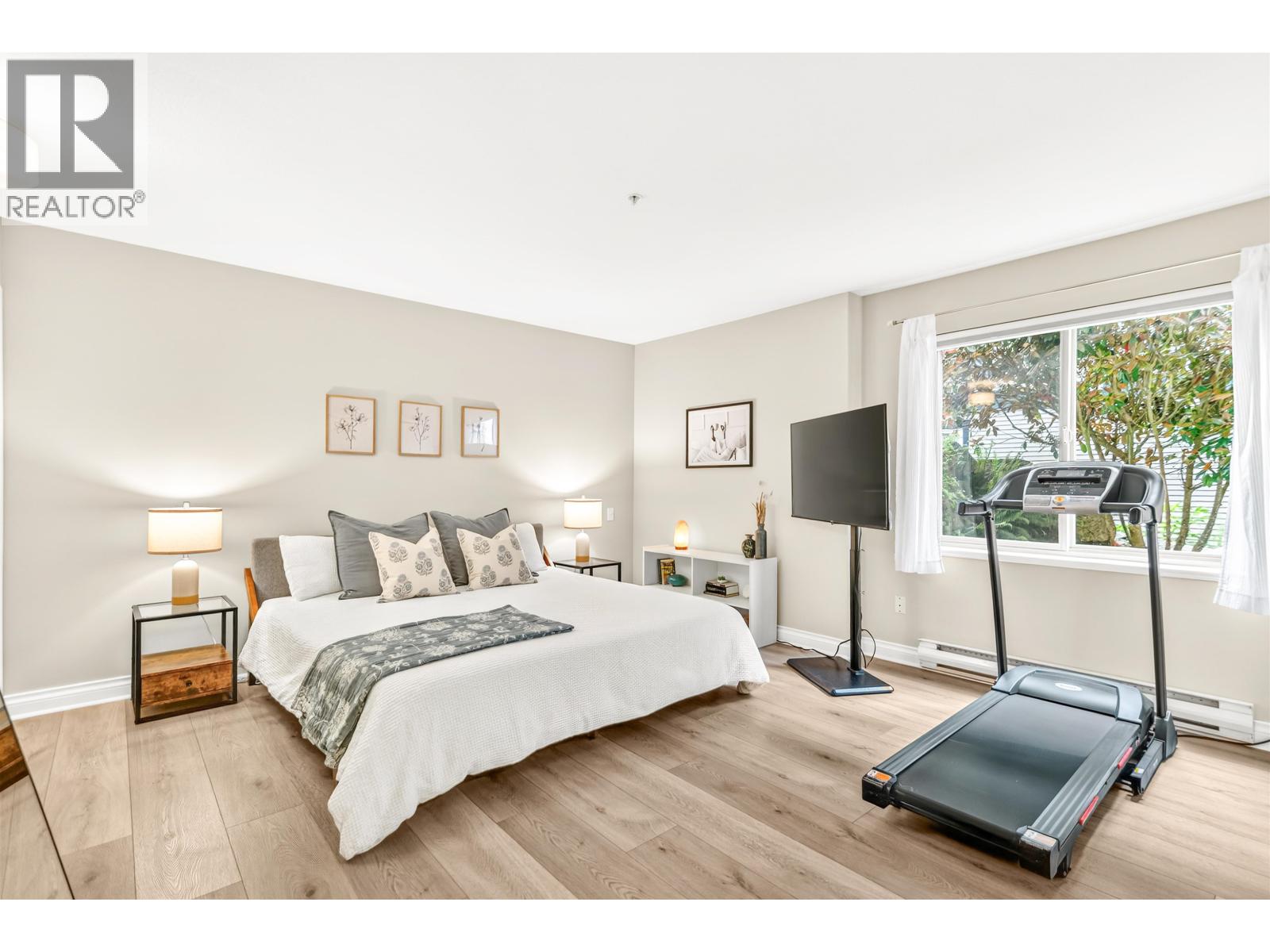 121 5780 TRAIL AVENUE, Sechelt