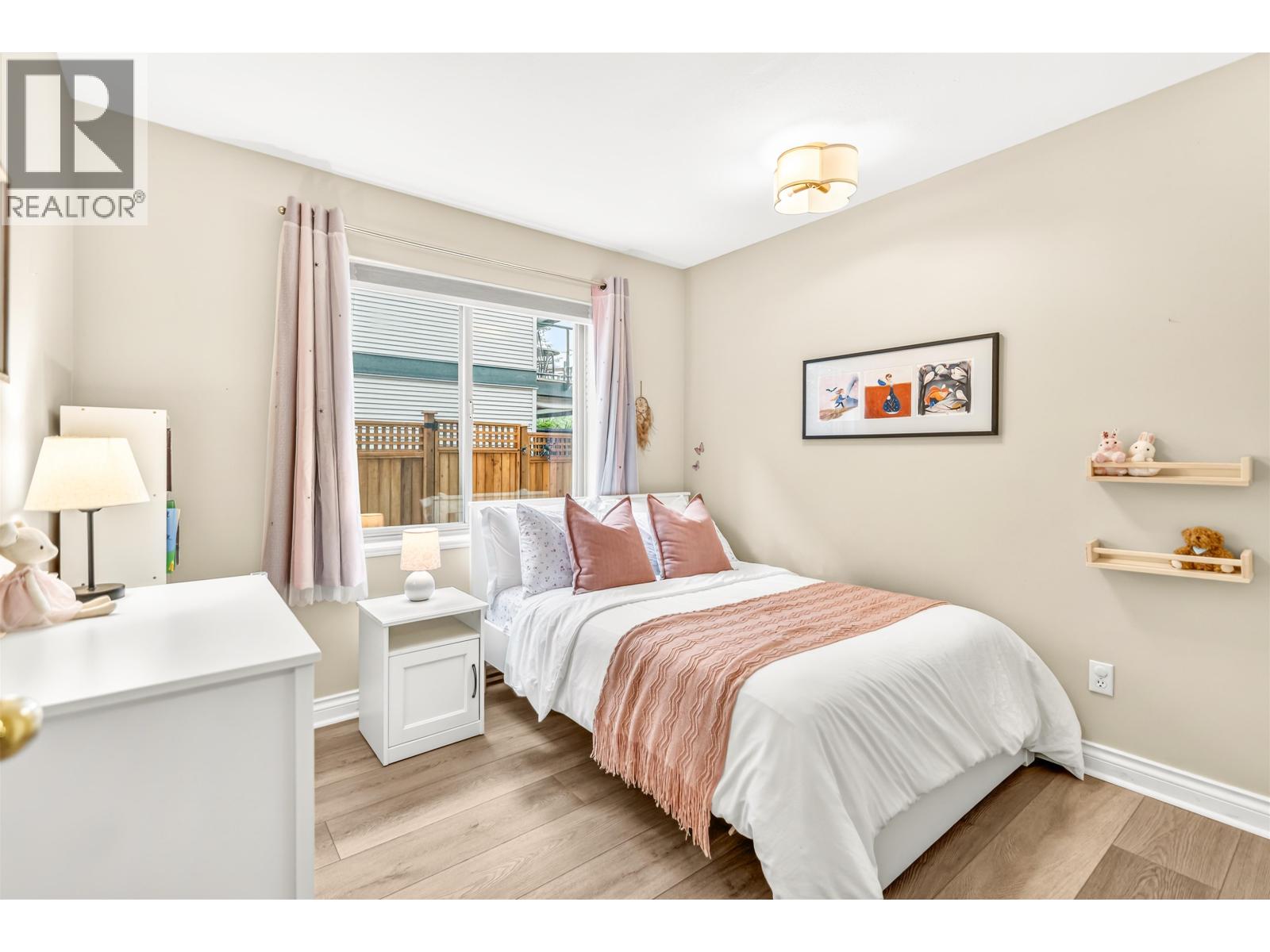 121 5780 TRAIL AVENUE, Sechelt