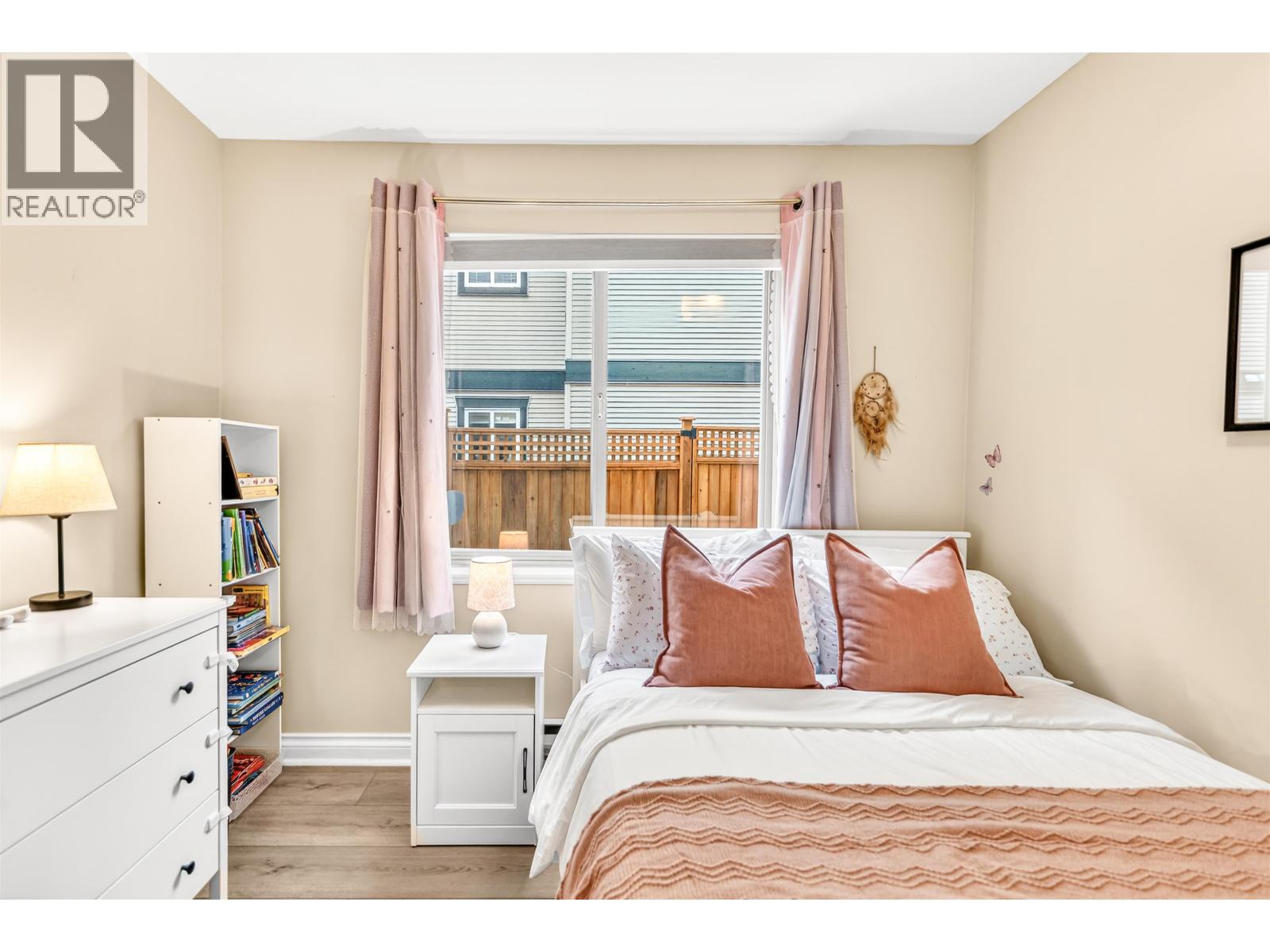 121 5780 TRAIL AVENUE, Sechelt