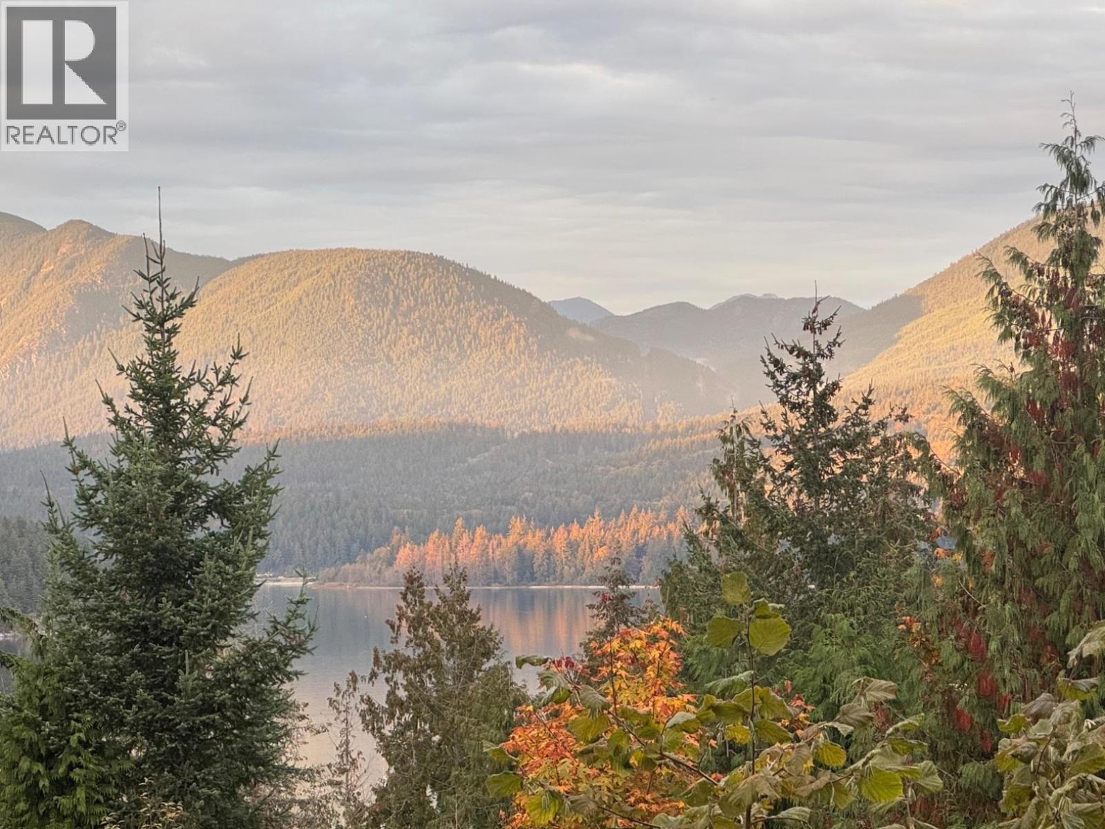 121 5780 TRAIL AVENUE, Sechelt