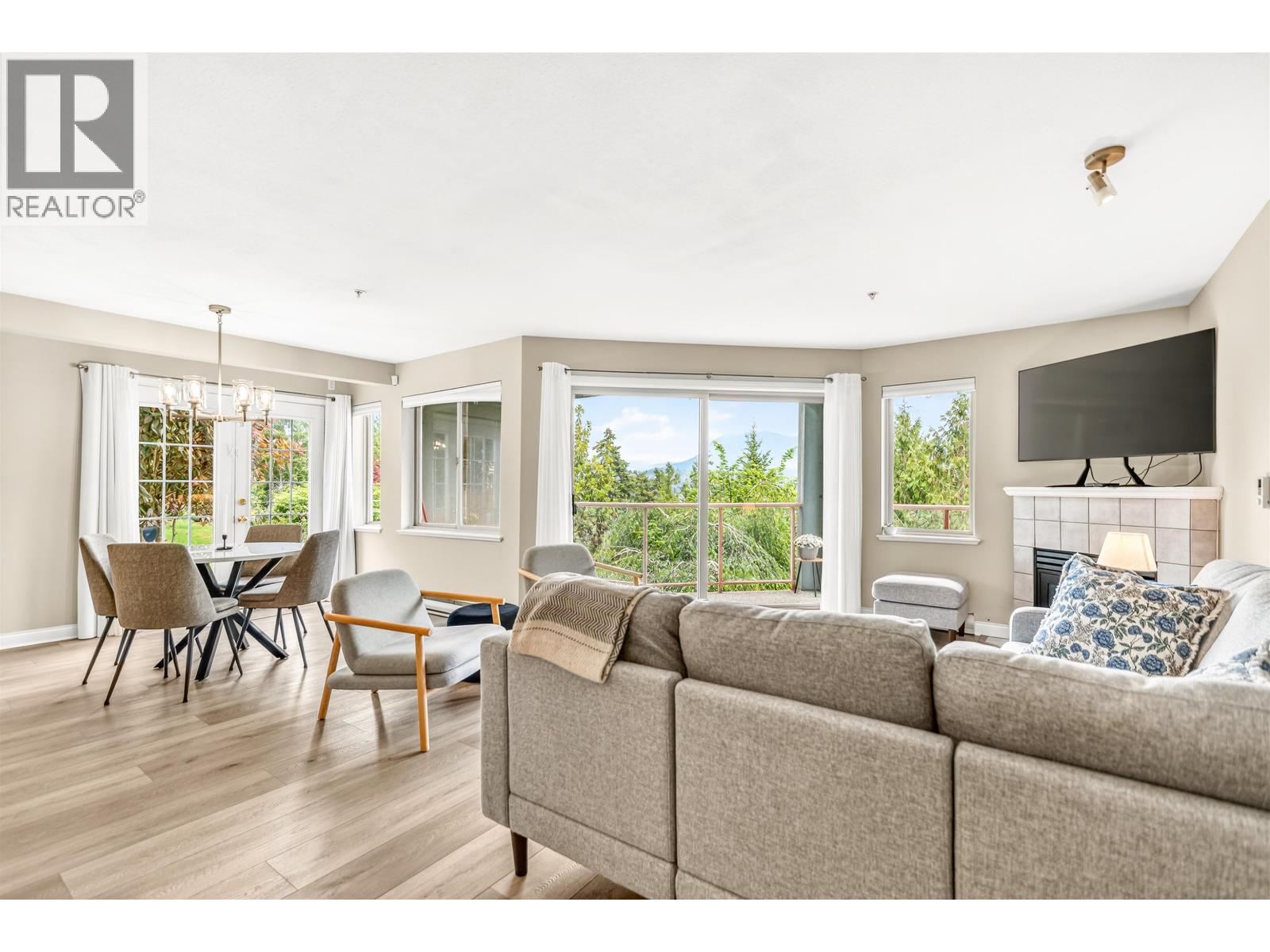 121 5780 TRAIL AVENUE, Sechelt