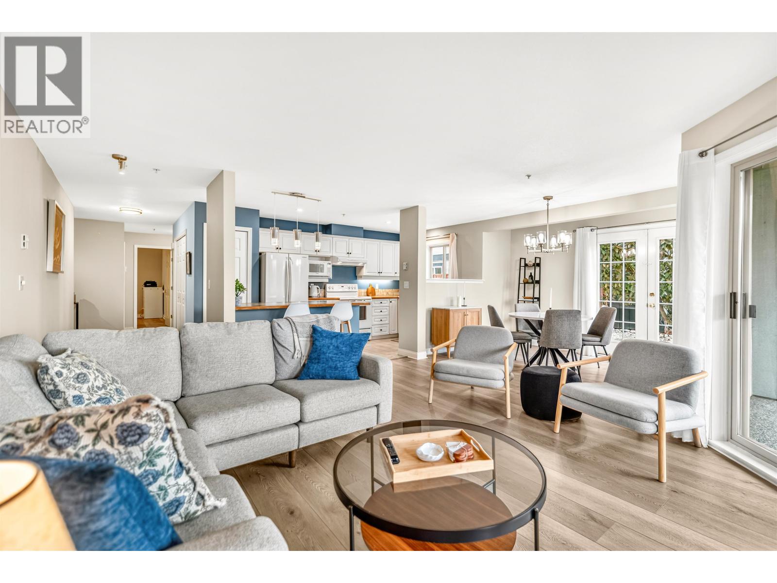 121 5780 TRAIL AVENUE, Sechelt