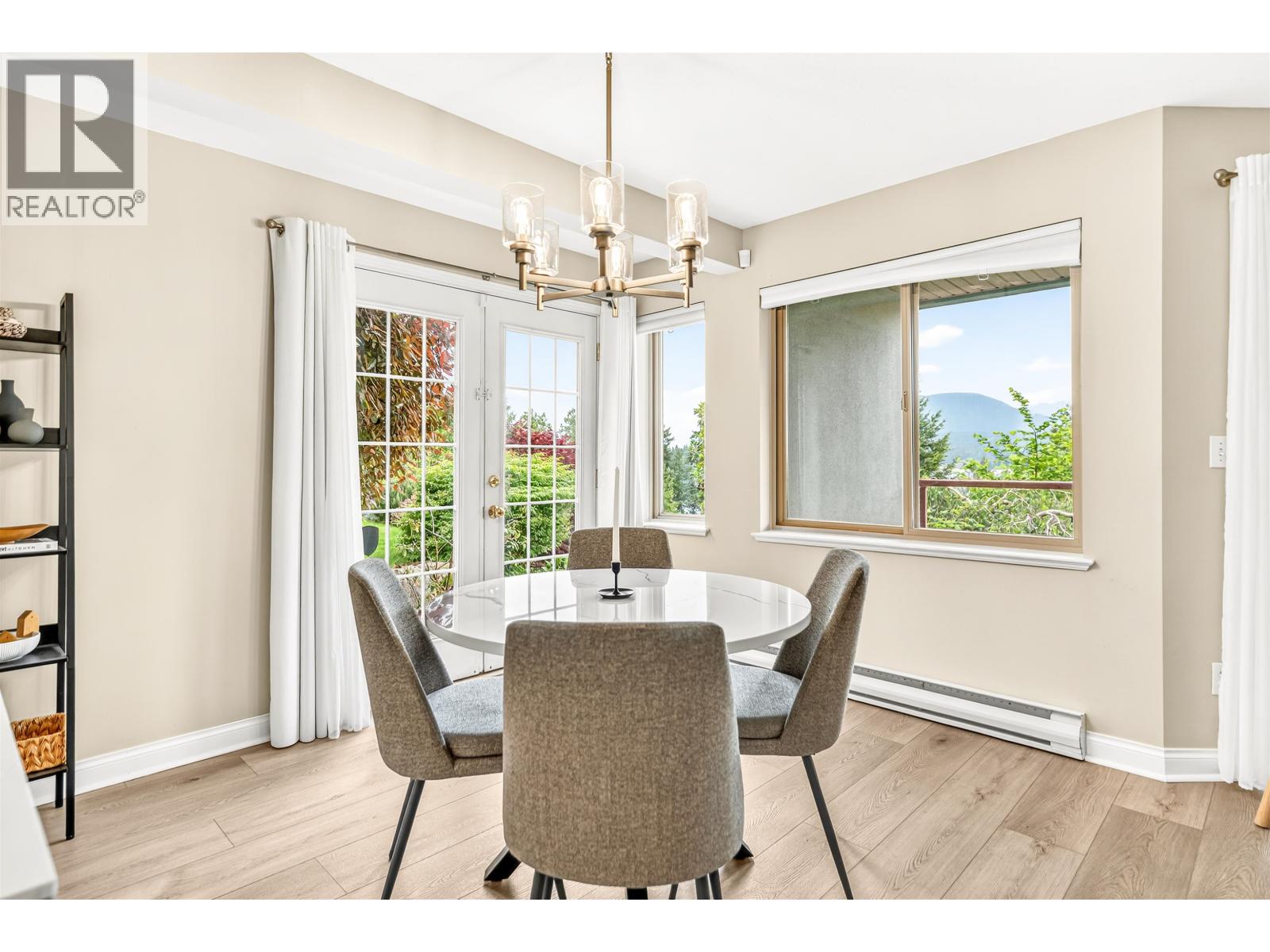 121 5780 TRAIL AVENUE, Sechelt