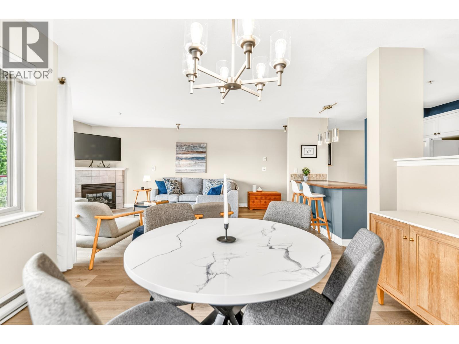 121 5780 TRAIL AVENUE, Sechelt