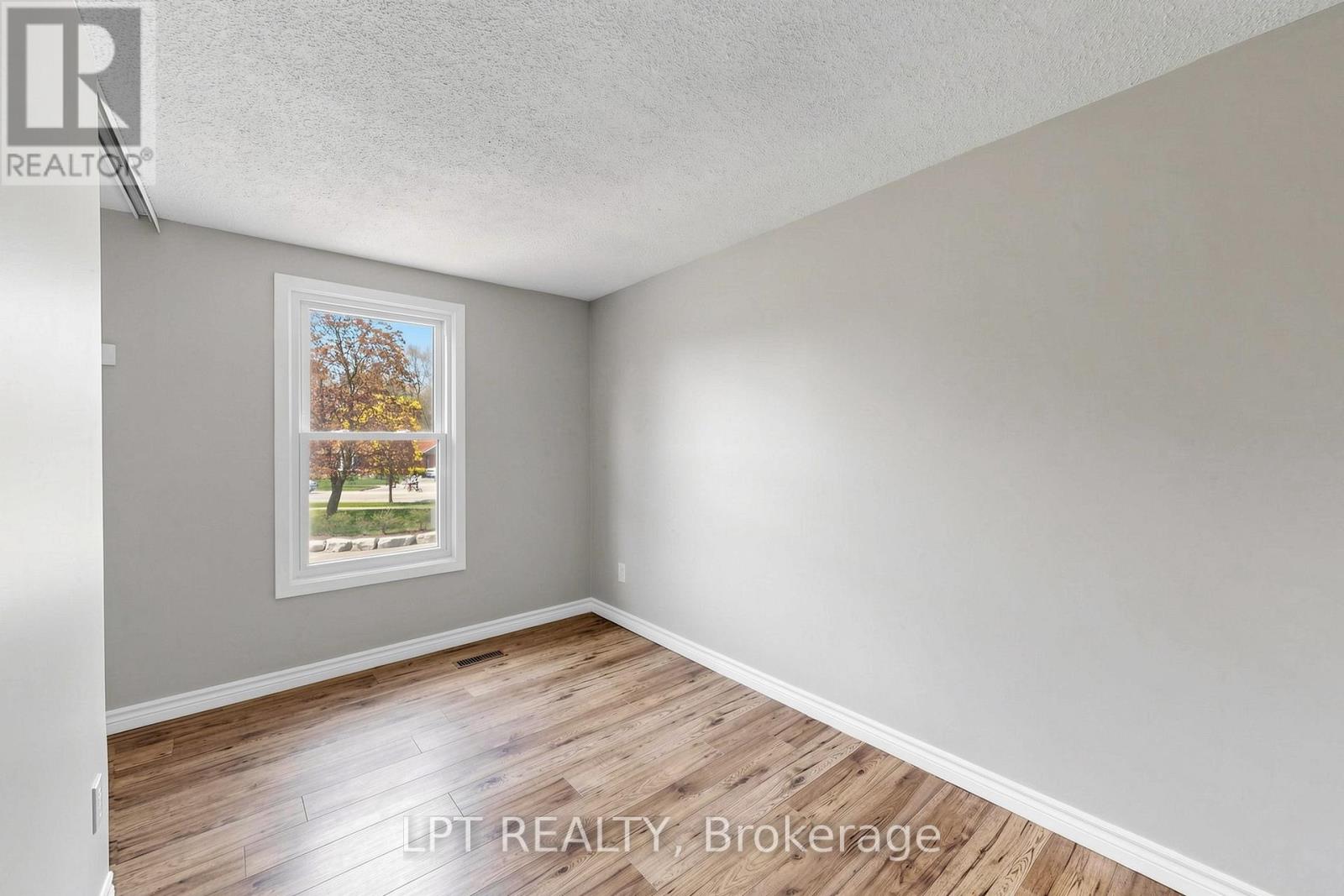 #32 1055 CENTRAL PK BOULEVARD N - 28