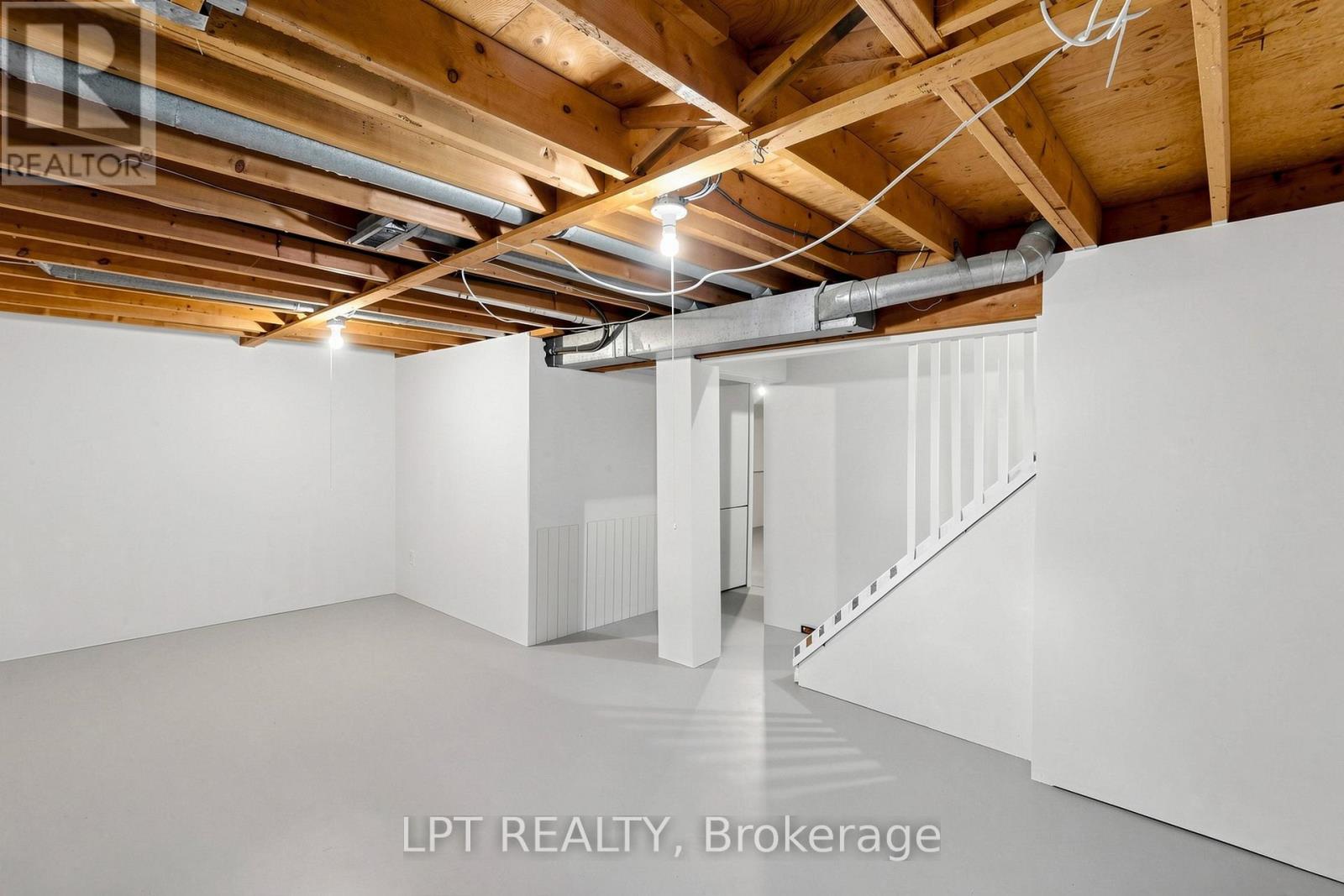 #32 1055 CENTRAL PK BOULEVARD N - 36