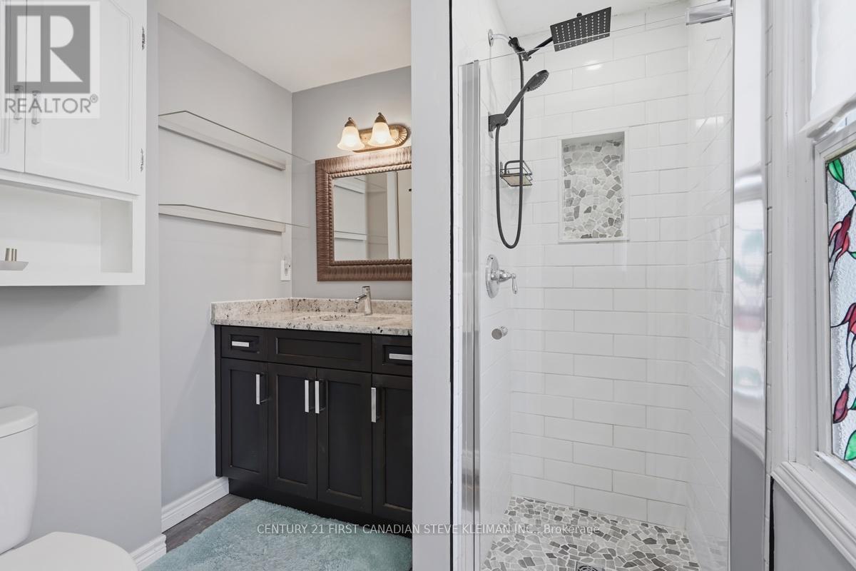76 SPENCER CRESCENT - 24