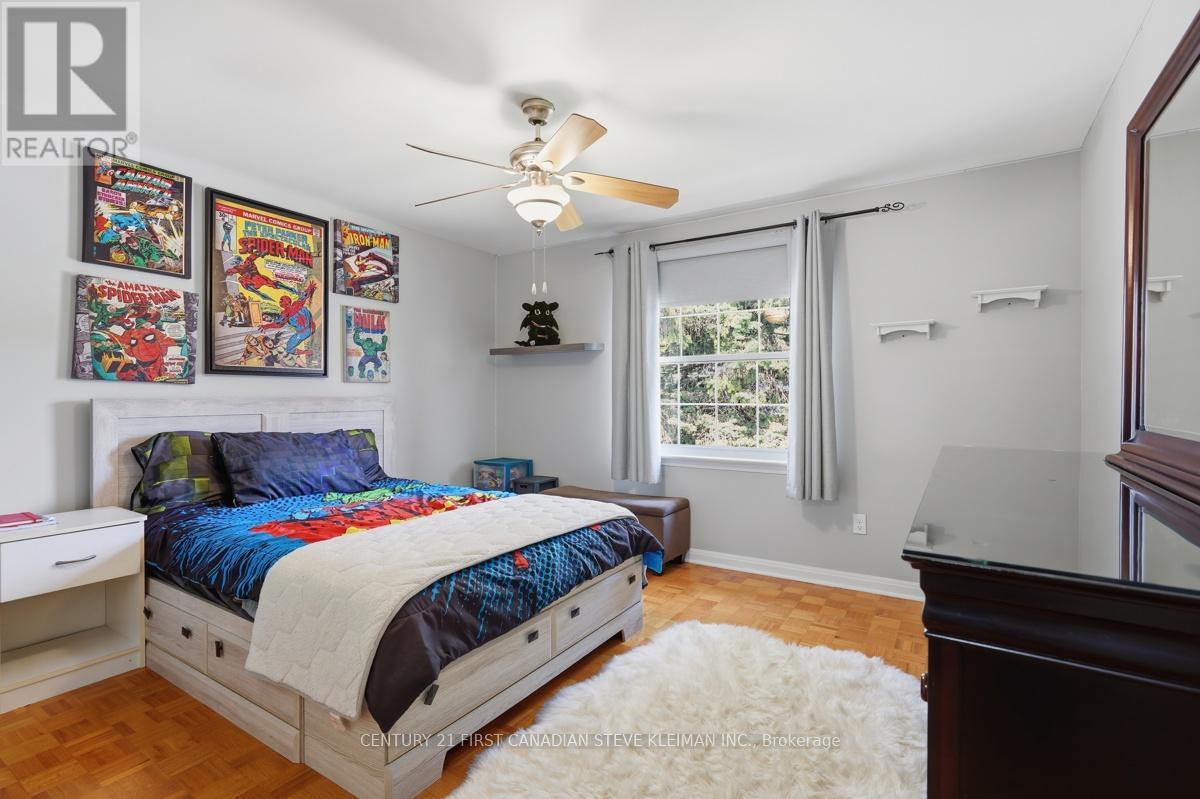 76 SPENCER CRESCENT - 26