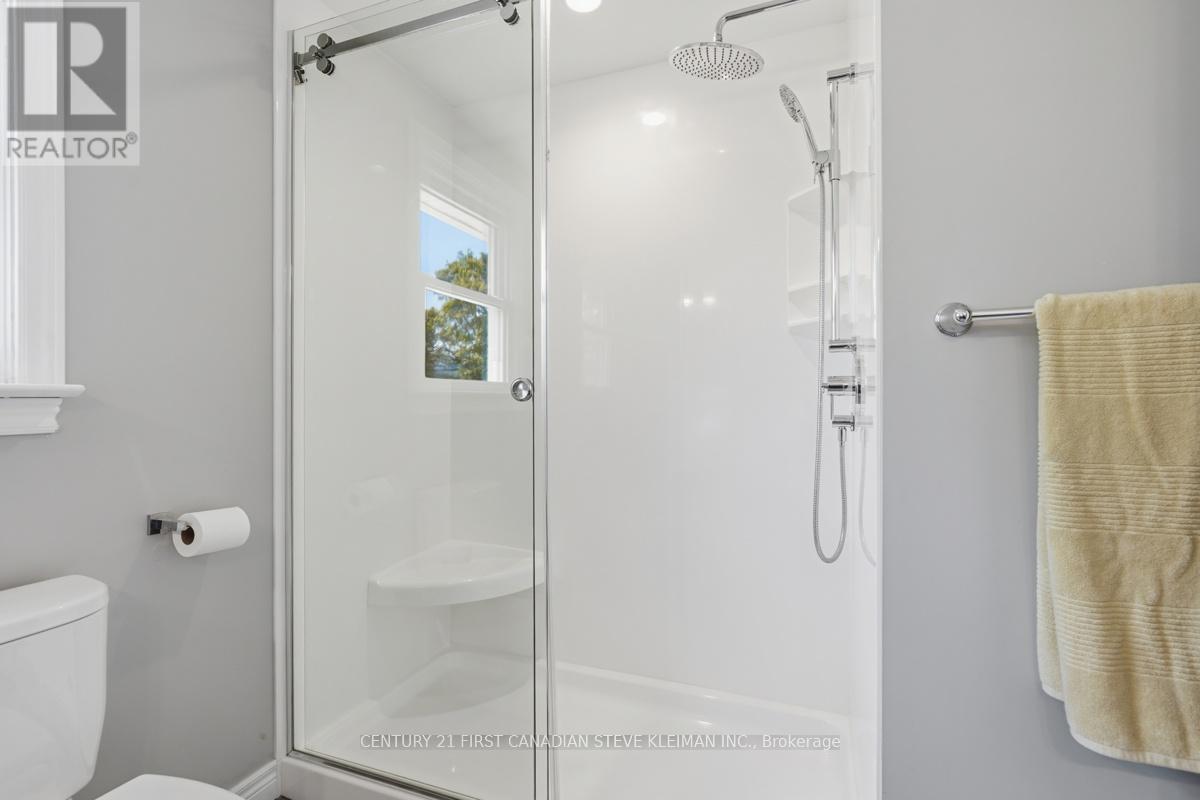76 SPENCER CRESCENT - 29