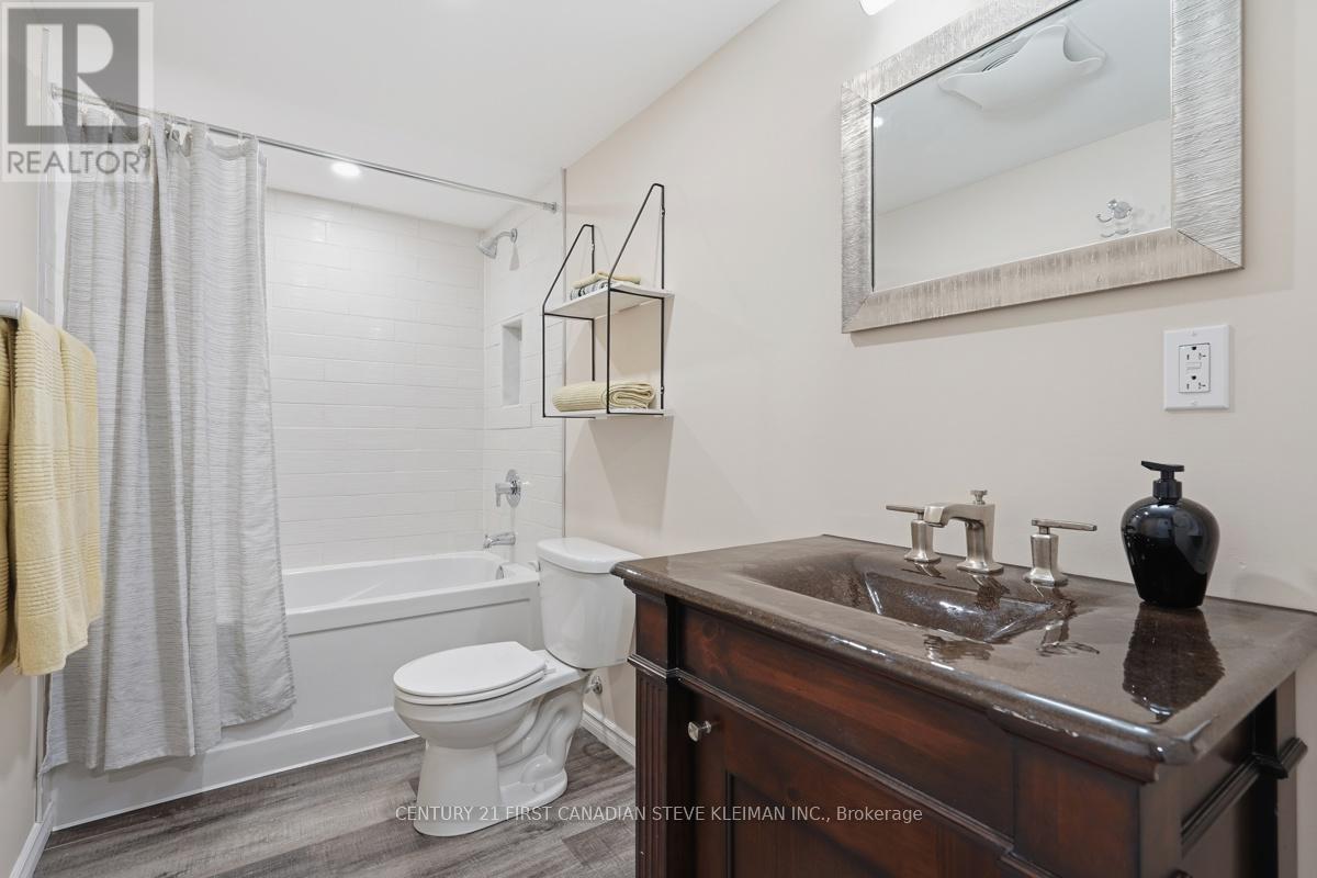76 SPENCER CRESCENT - 32