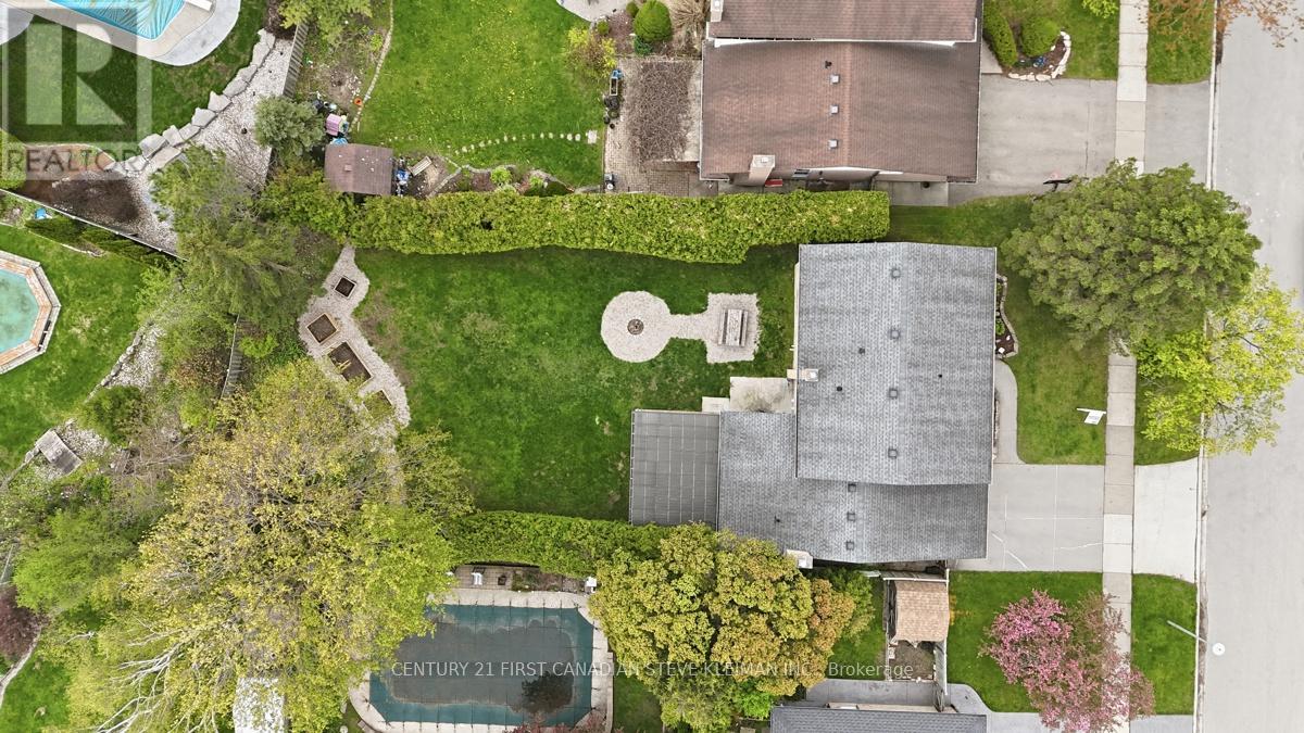 76 SPENCER CRESCENT - 35