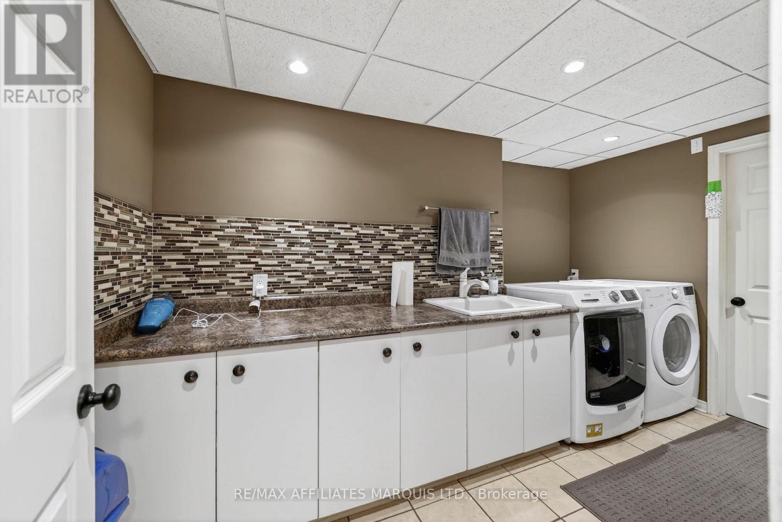 1613 BLAKELY DRIVE - 31