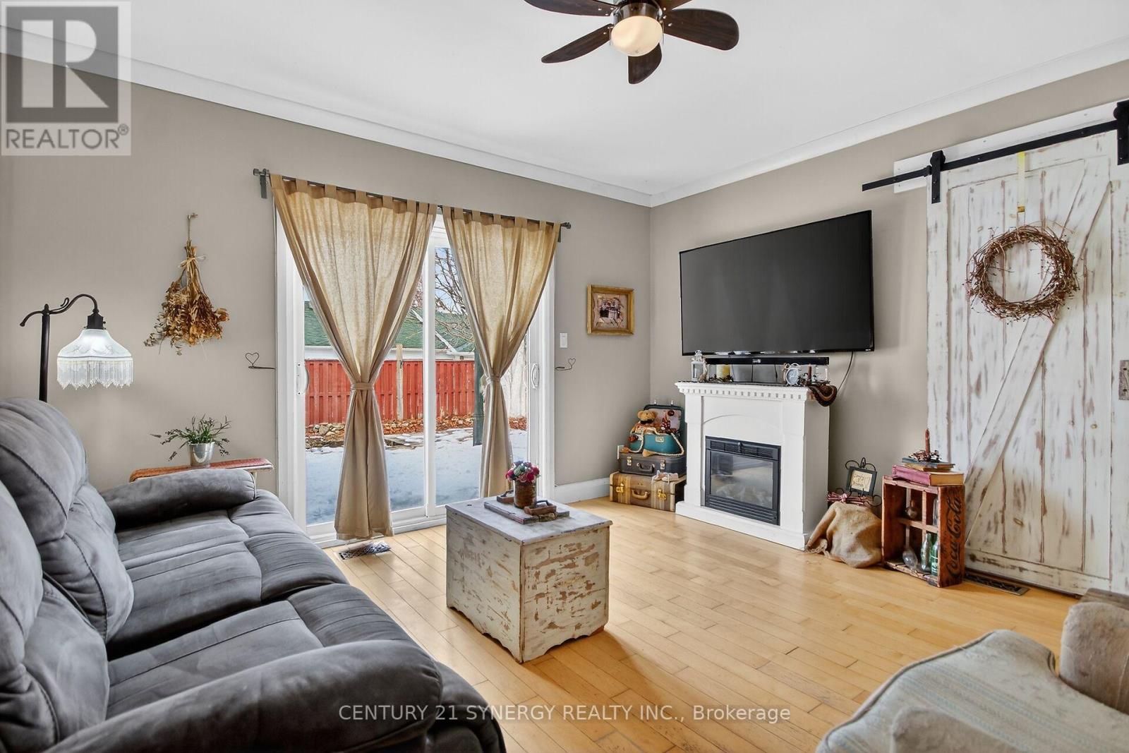 49 QUEEN STREET N - 12
