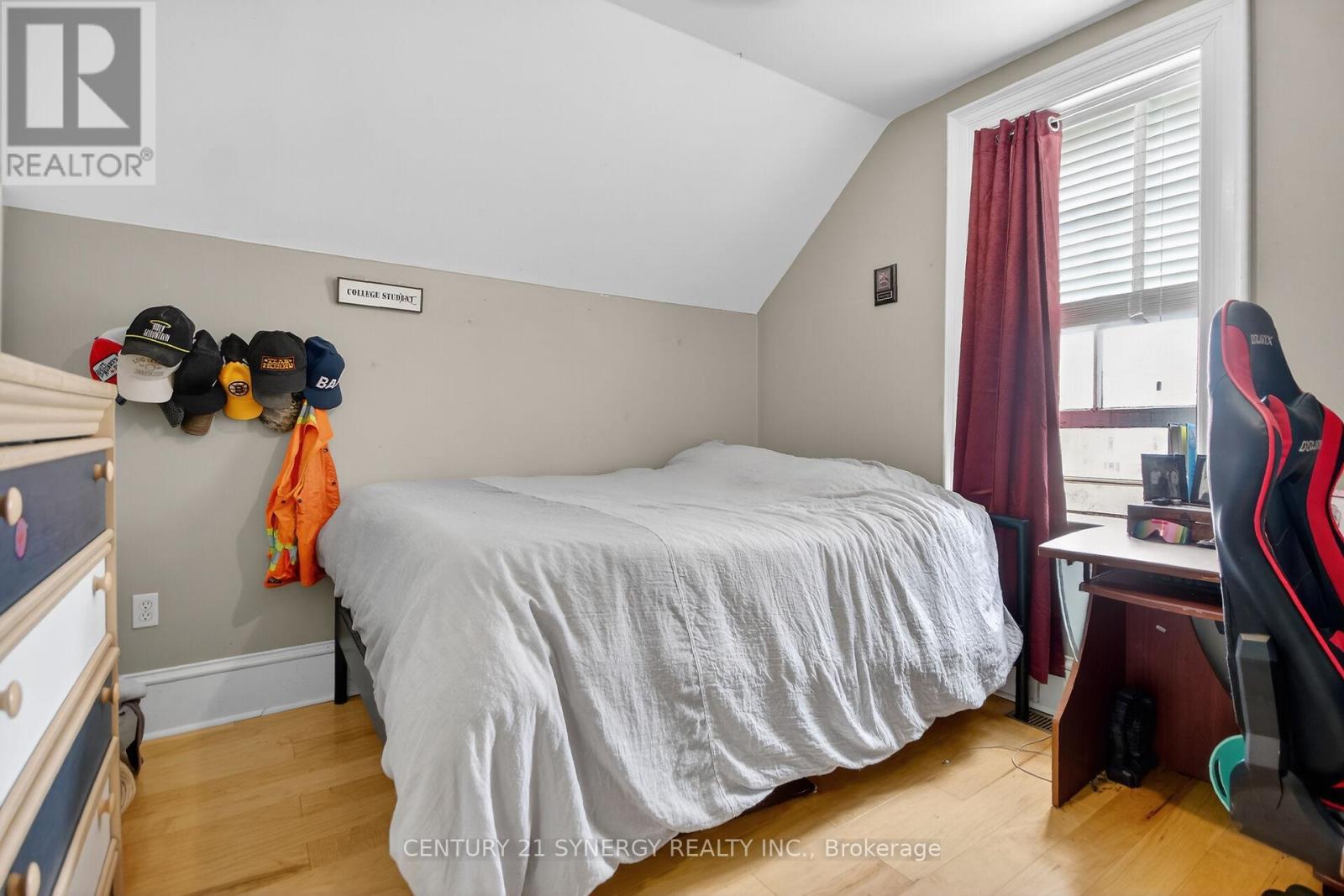49 QUEEN STREET N - 30