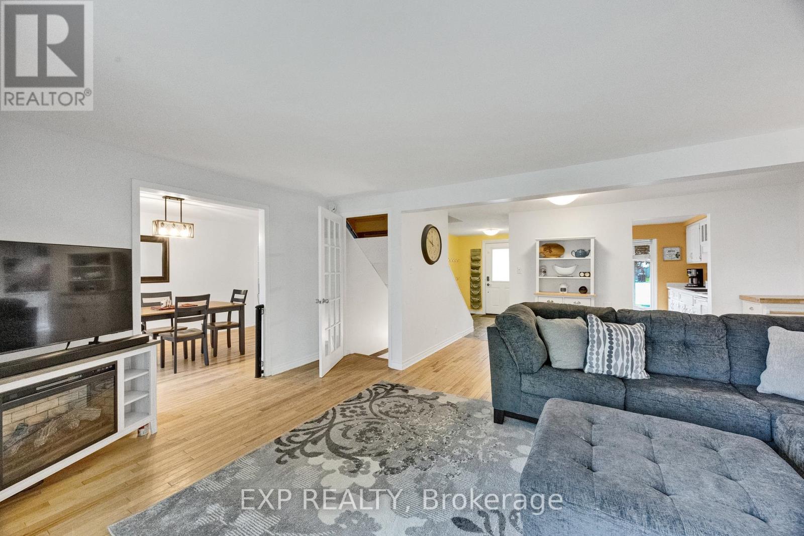 220 ROSEBANK PLACE - 16