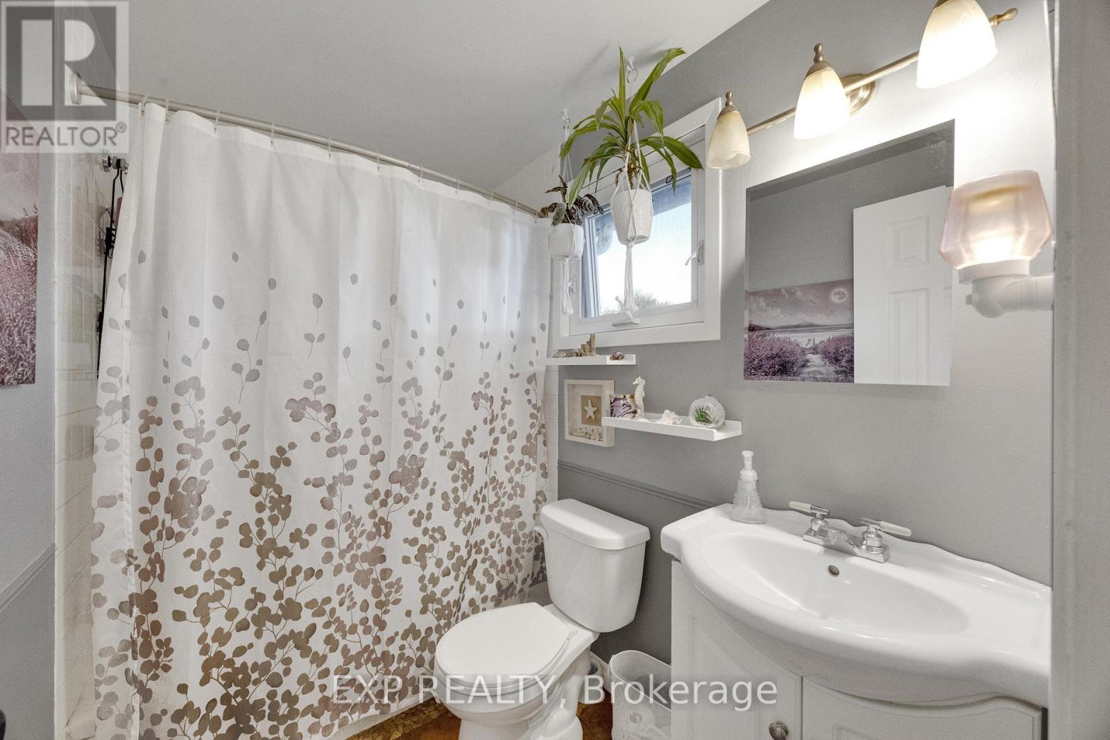 220 ROSEBANK PLACE - 28