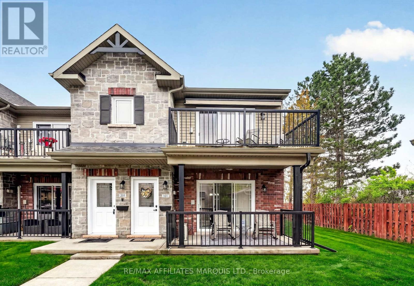 #101 222 FIRST STREET E - 1
