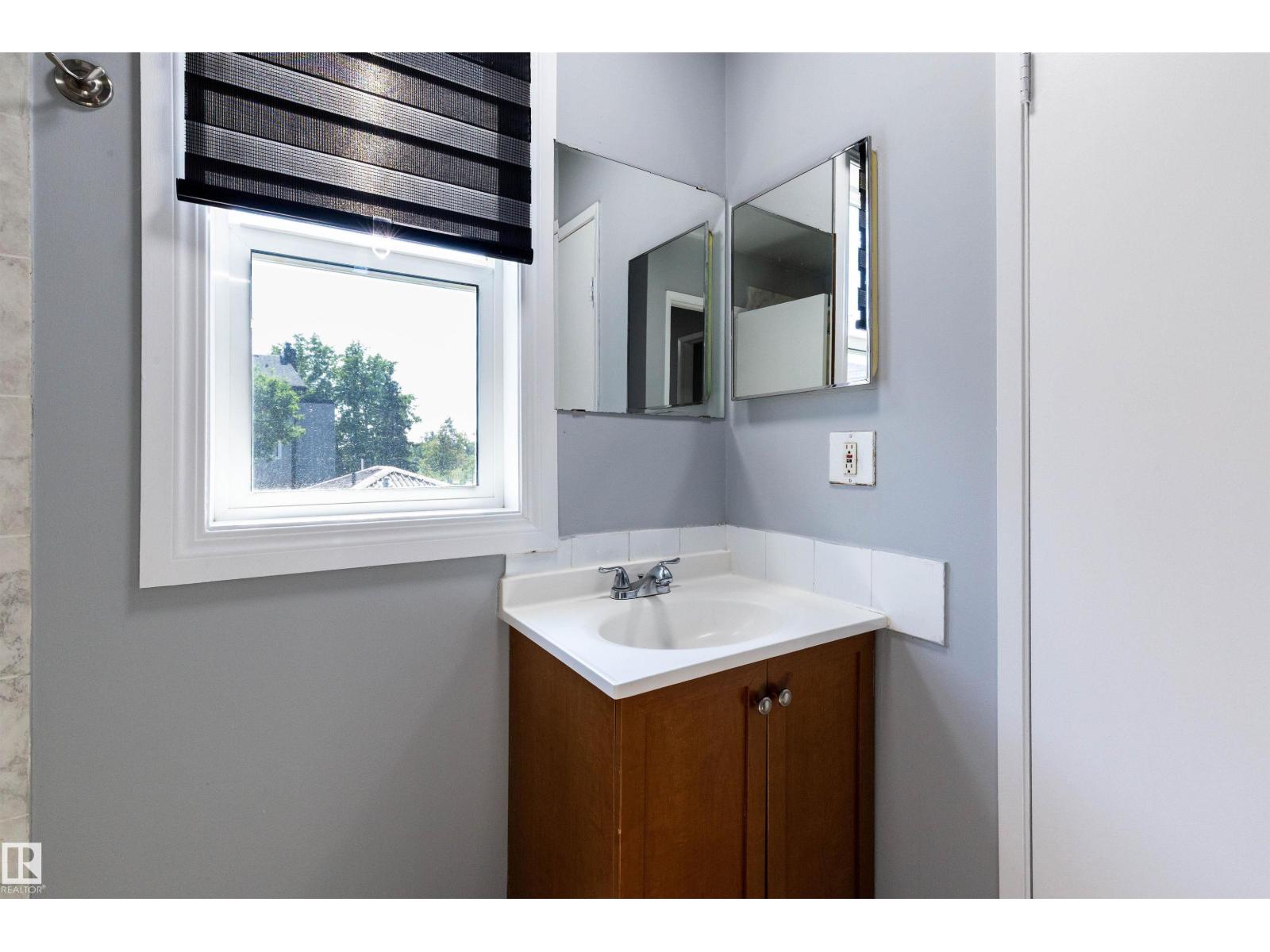 547 DUNLUCE RD NW, Edmonton