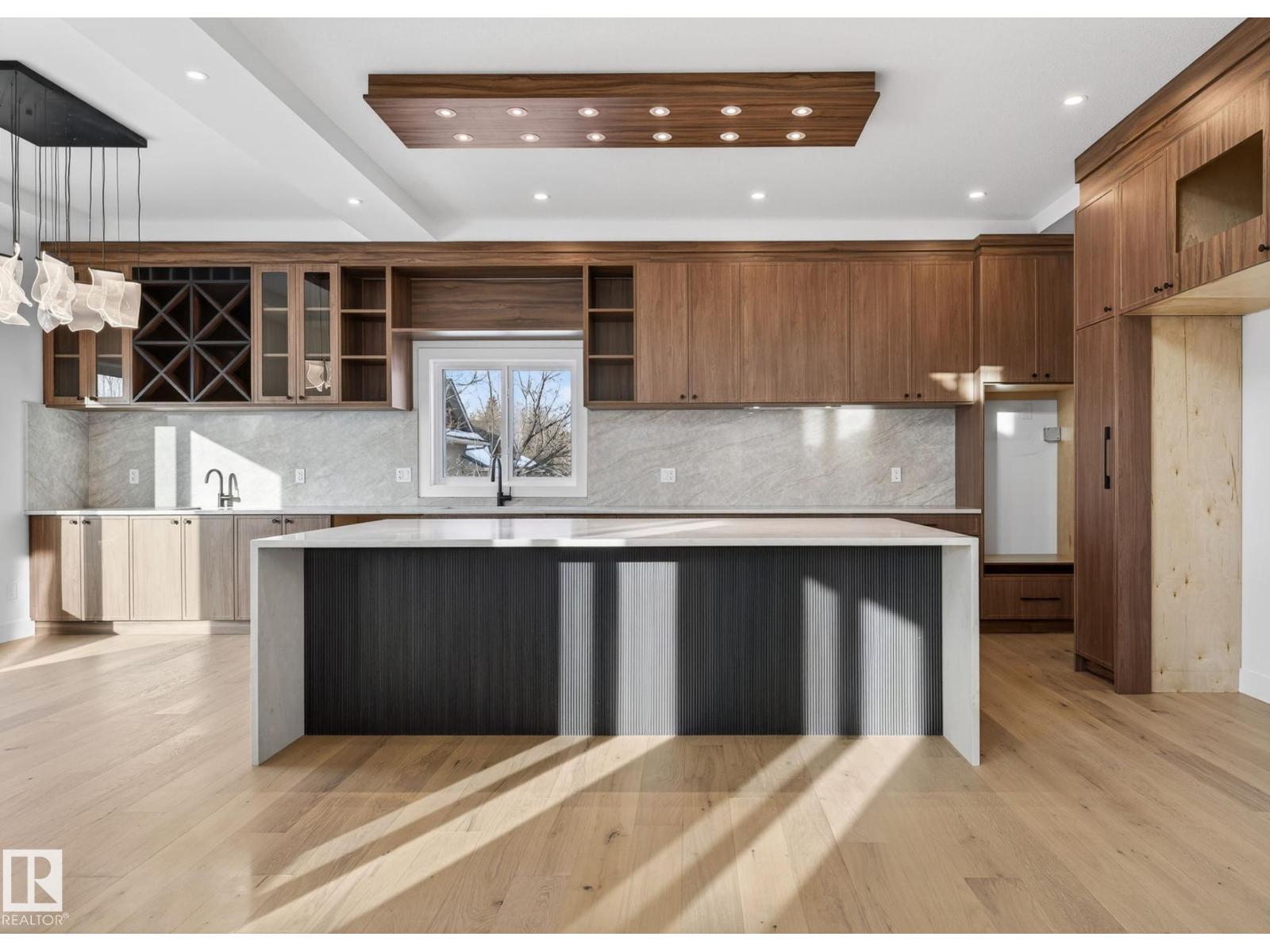 5820 110 ST NW, Edmonton