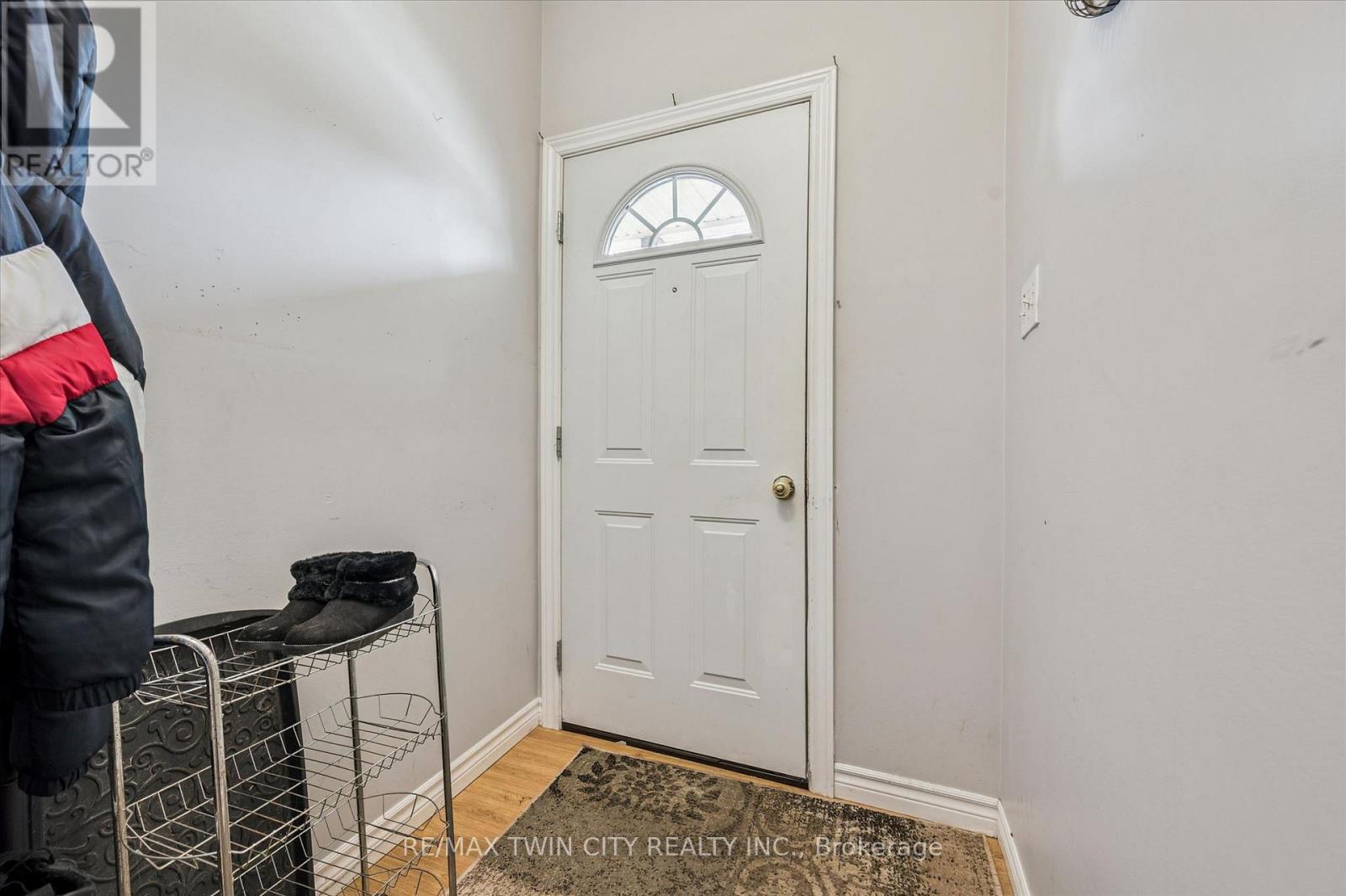 27 ROSEVIEW AVENUE - 6