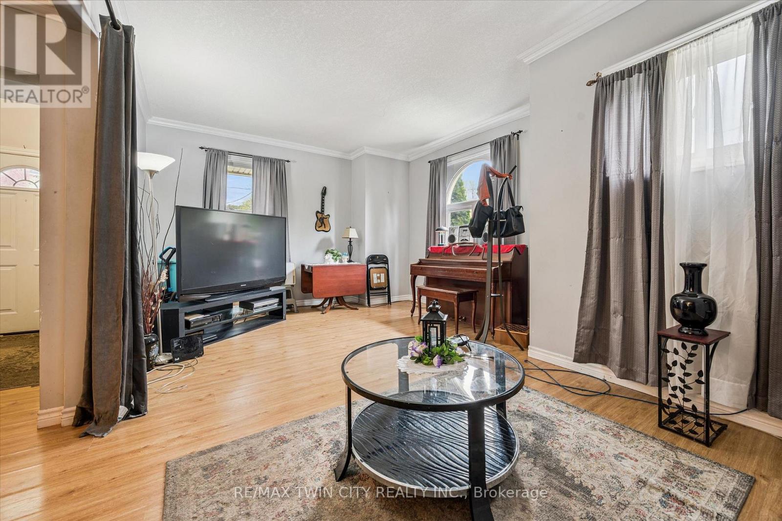 27 ROSEVIEW AVENUE - 8