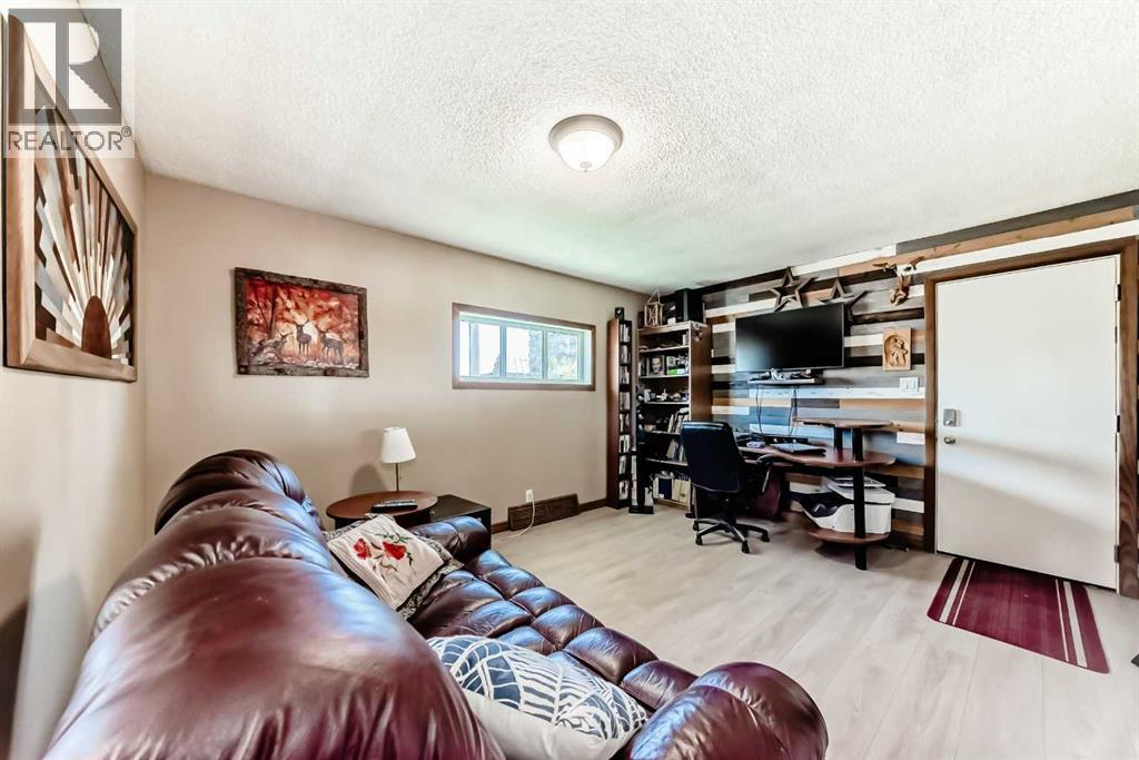 604 69 Avenue SW - 6