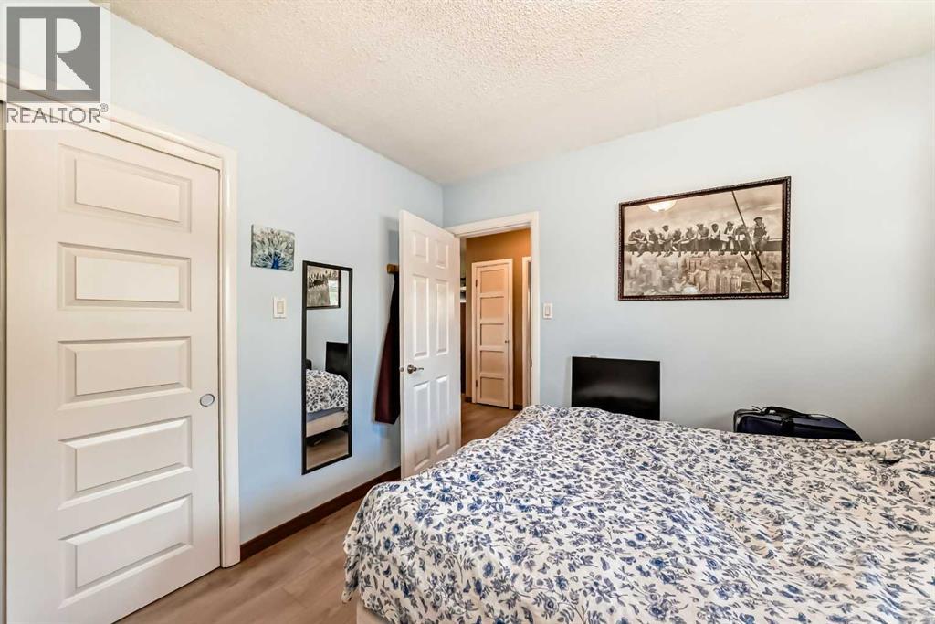 604 69 Avenue SW - 14