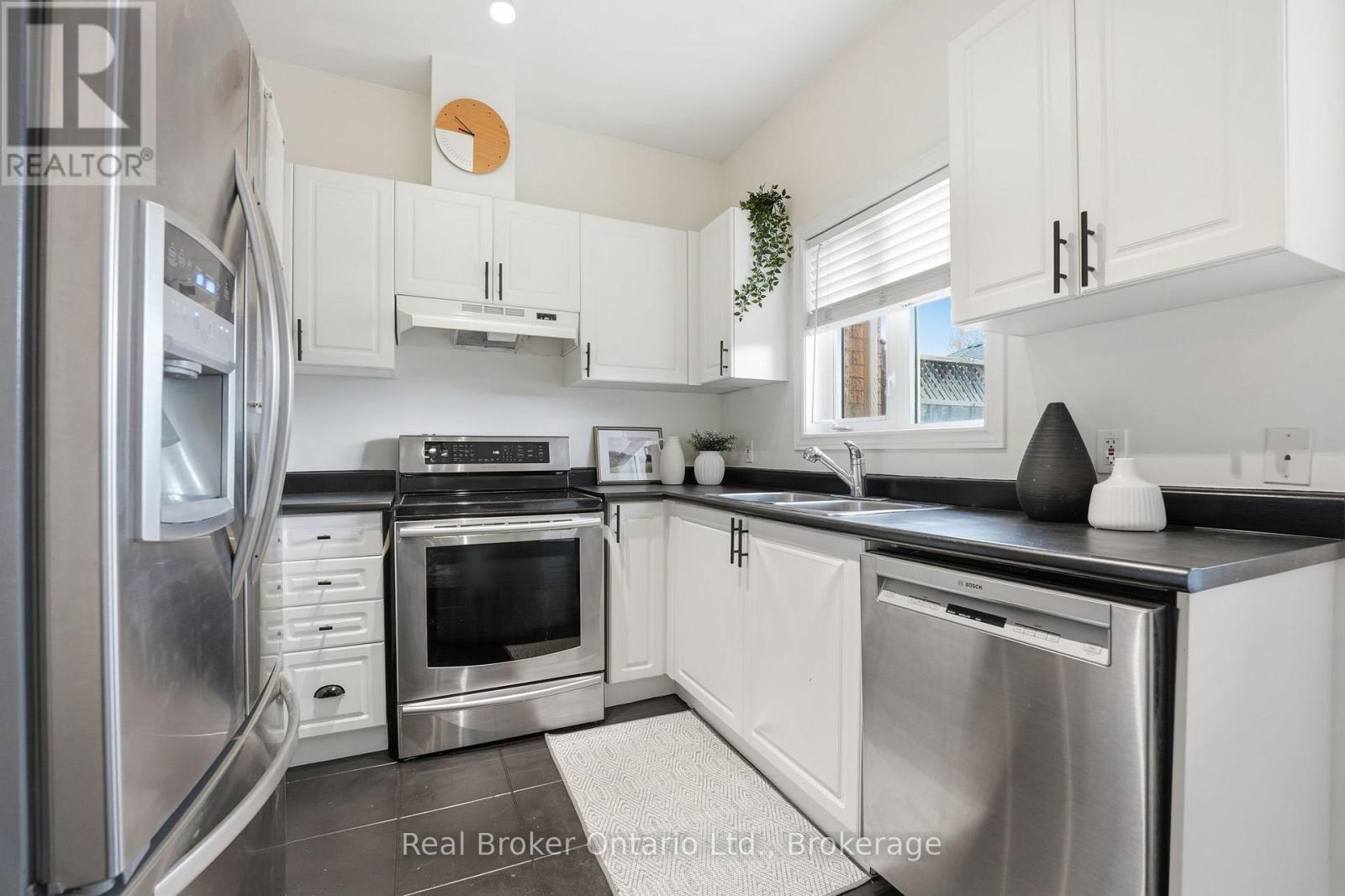 50 EASTHAMPTON ROAD - 14