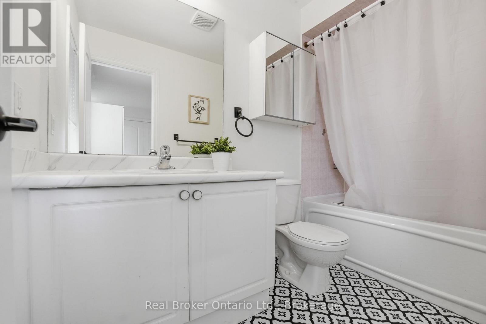 50 EASTHAMPTON ROAD - 29
