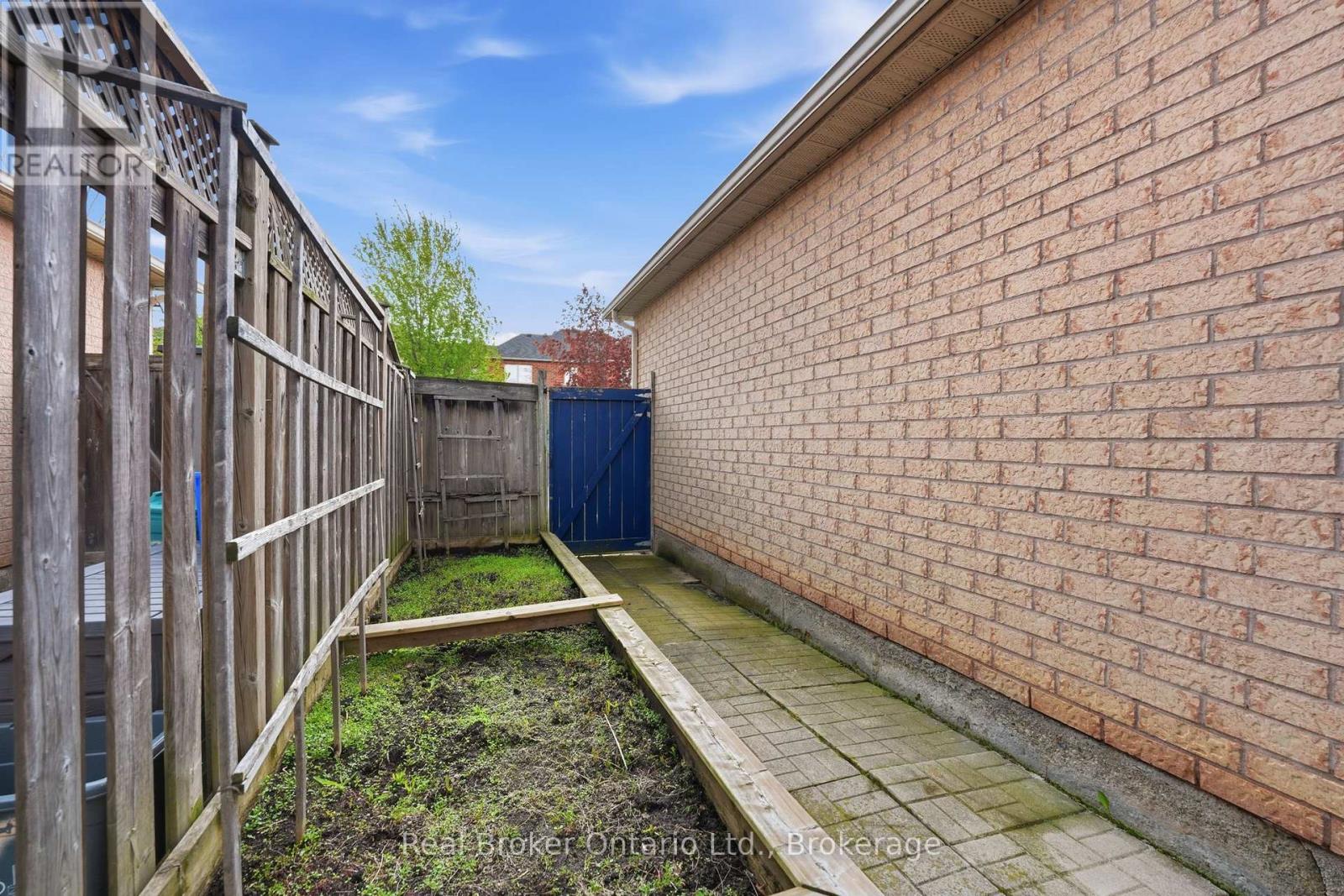 50 EASTHAMPTON ROAD - 38