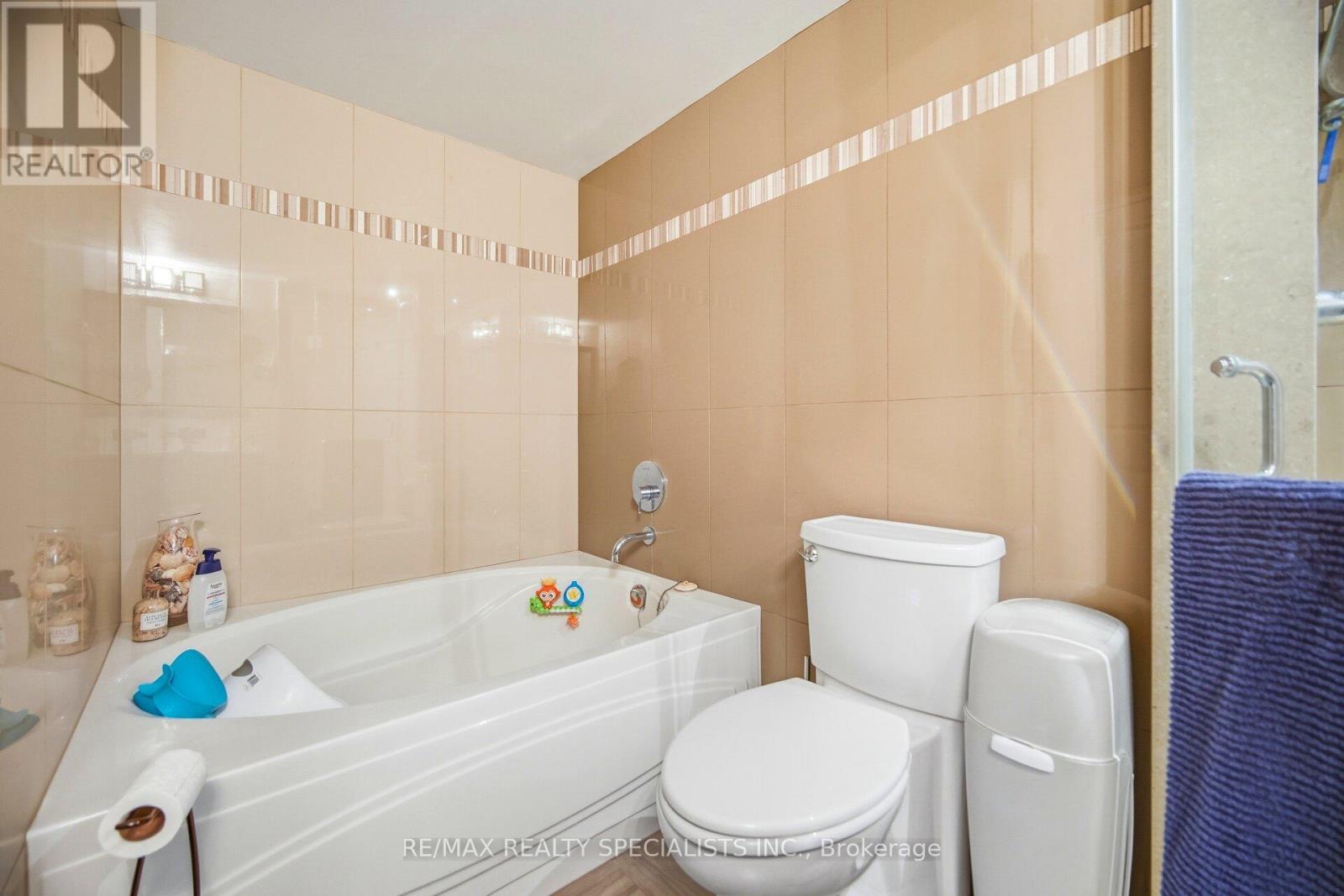 #611 1 ROWNTREE ROAD - 11