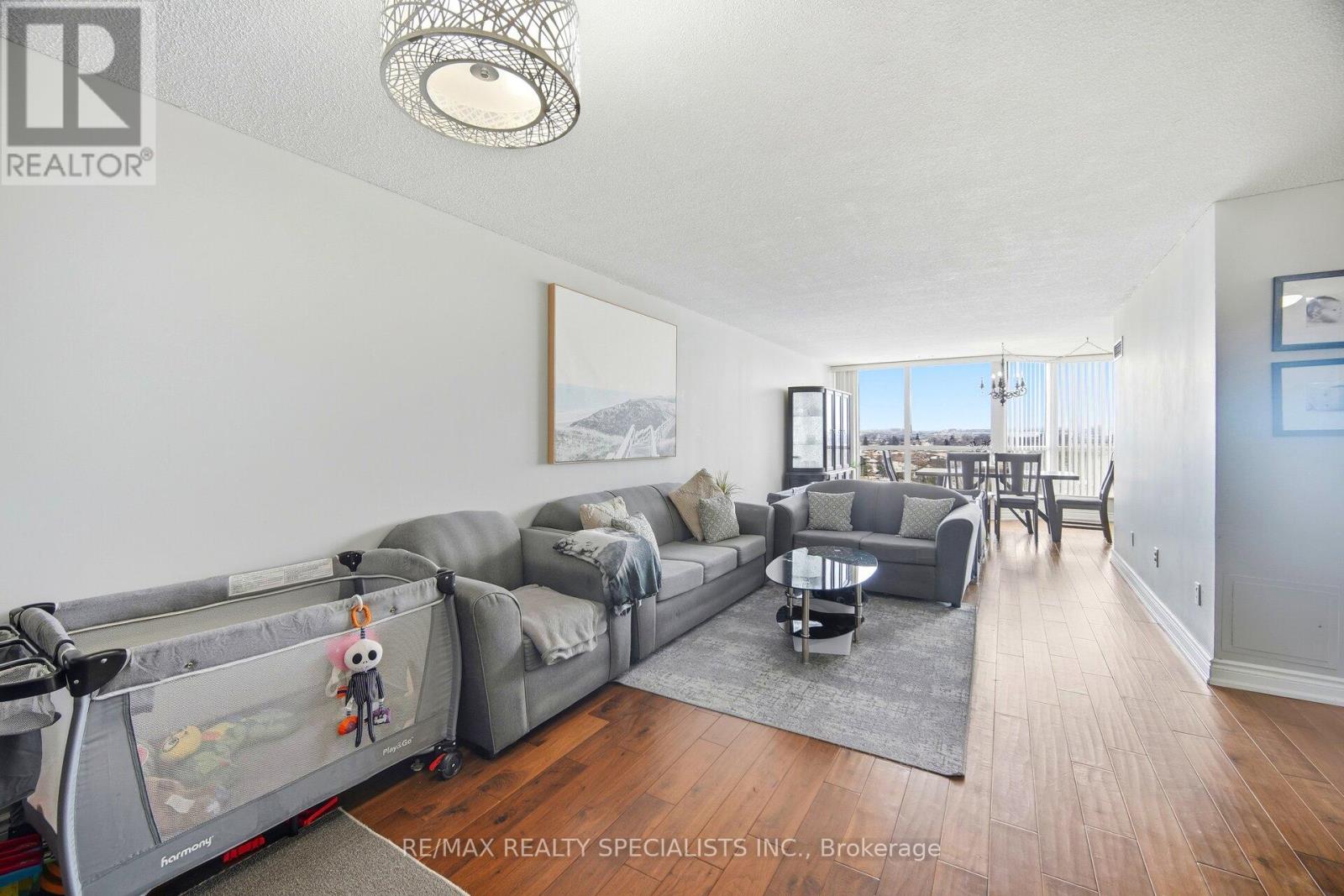 #611 1 ROWNTREE ROAD - 17